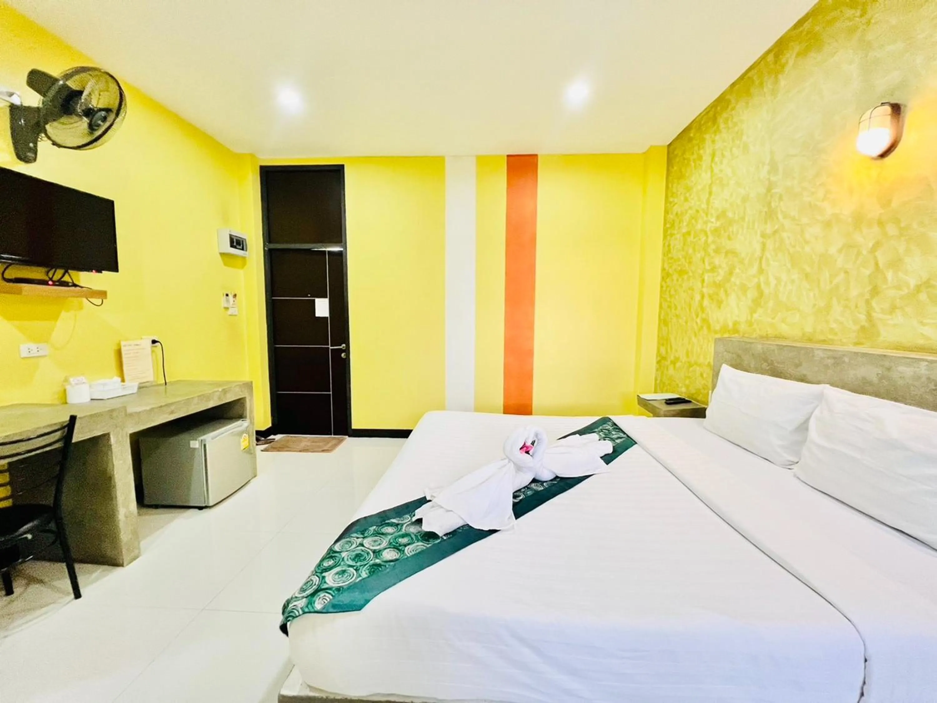 Bedroom, Bed in Ban Ton Resort