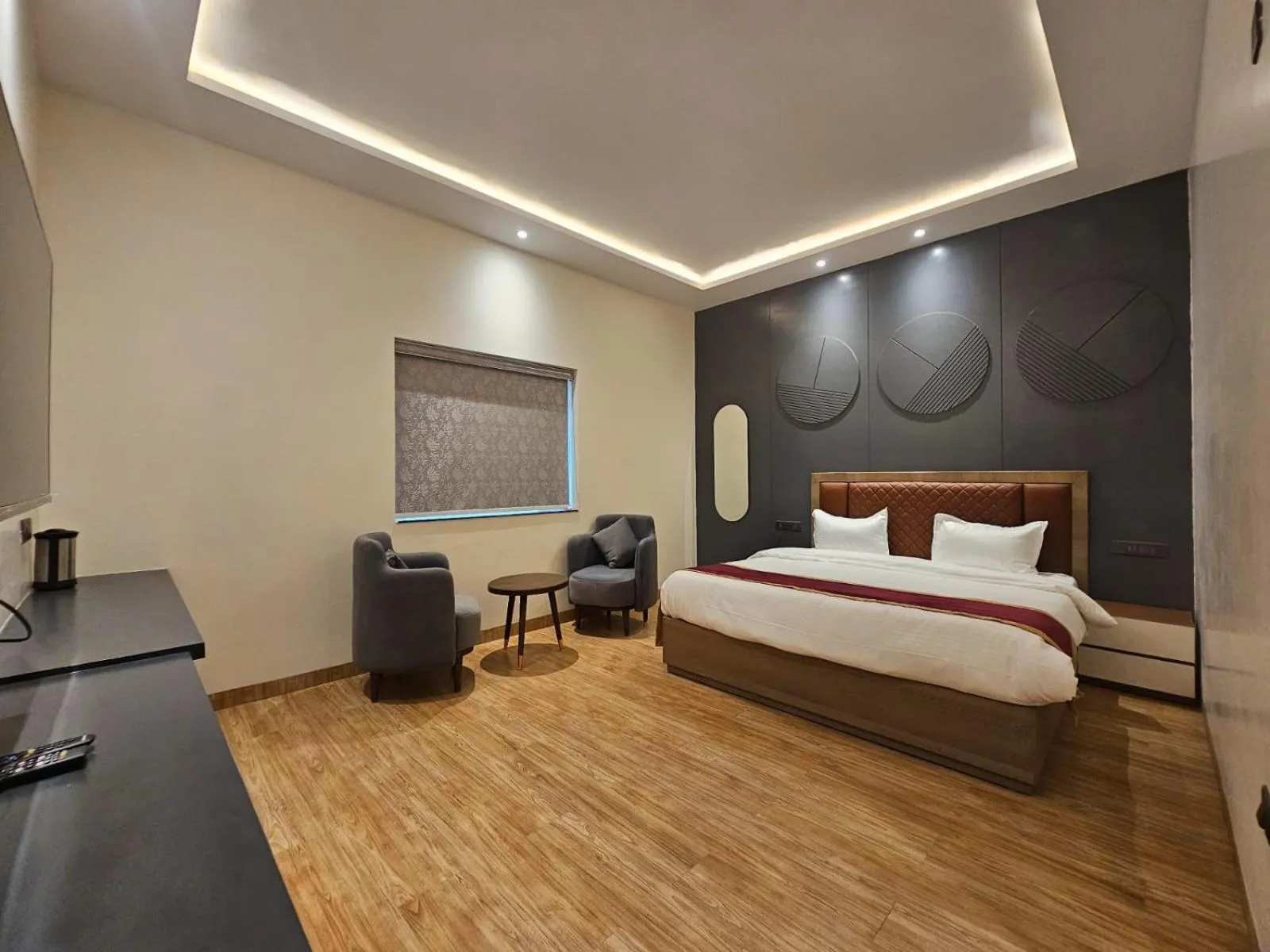 TV and multimedia, Bed in Hotel Elara