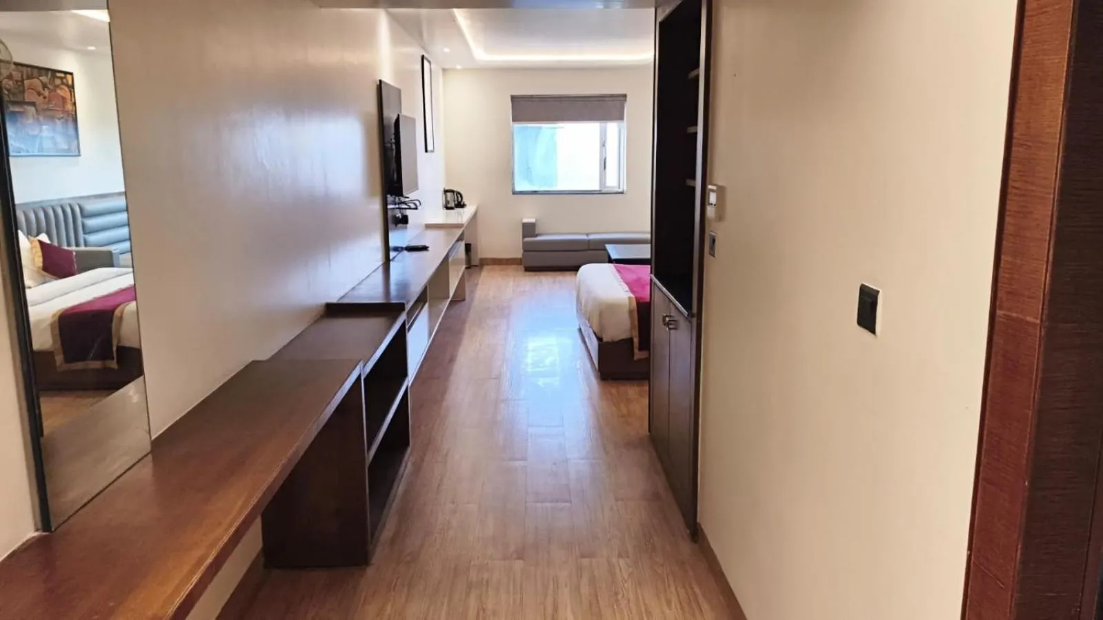 TV and multimedia, Bed in Hotel Elara