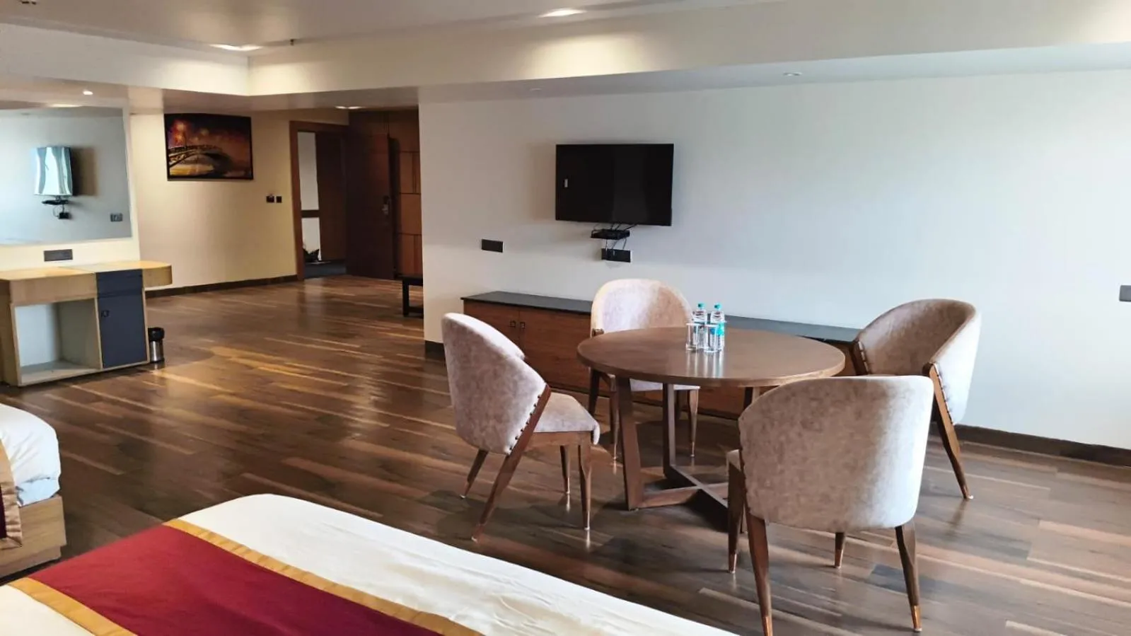 TV and multimedia in Hotel Elara