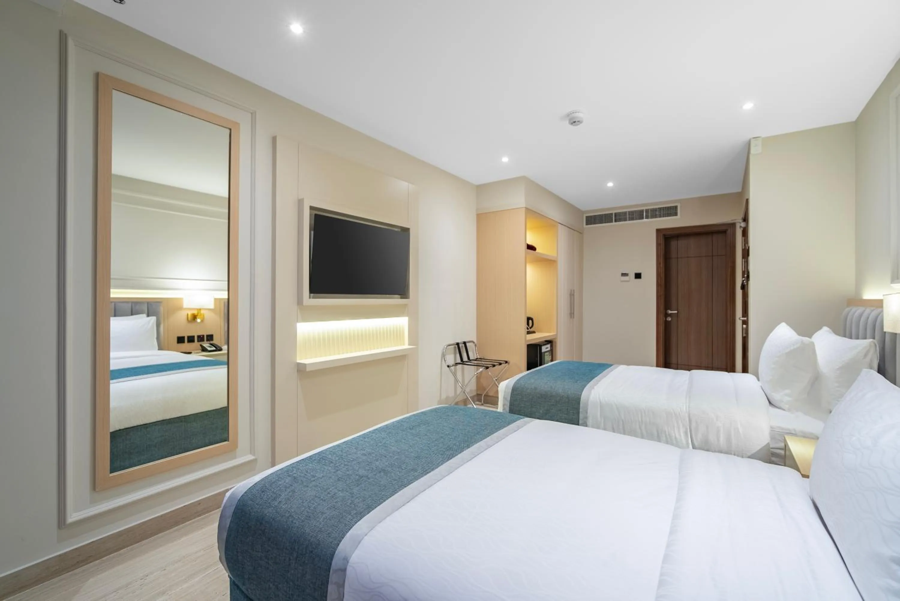 Bedroom, Bed in Grand Ambassador Hotel