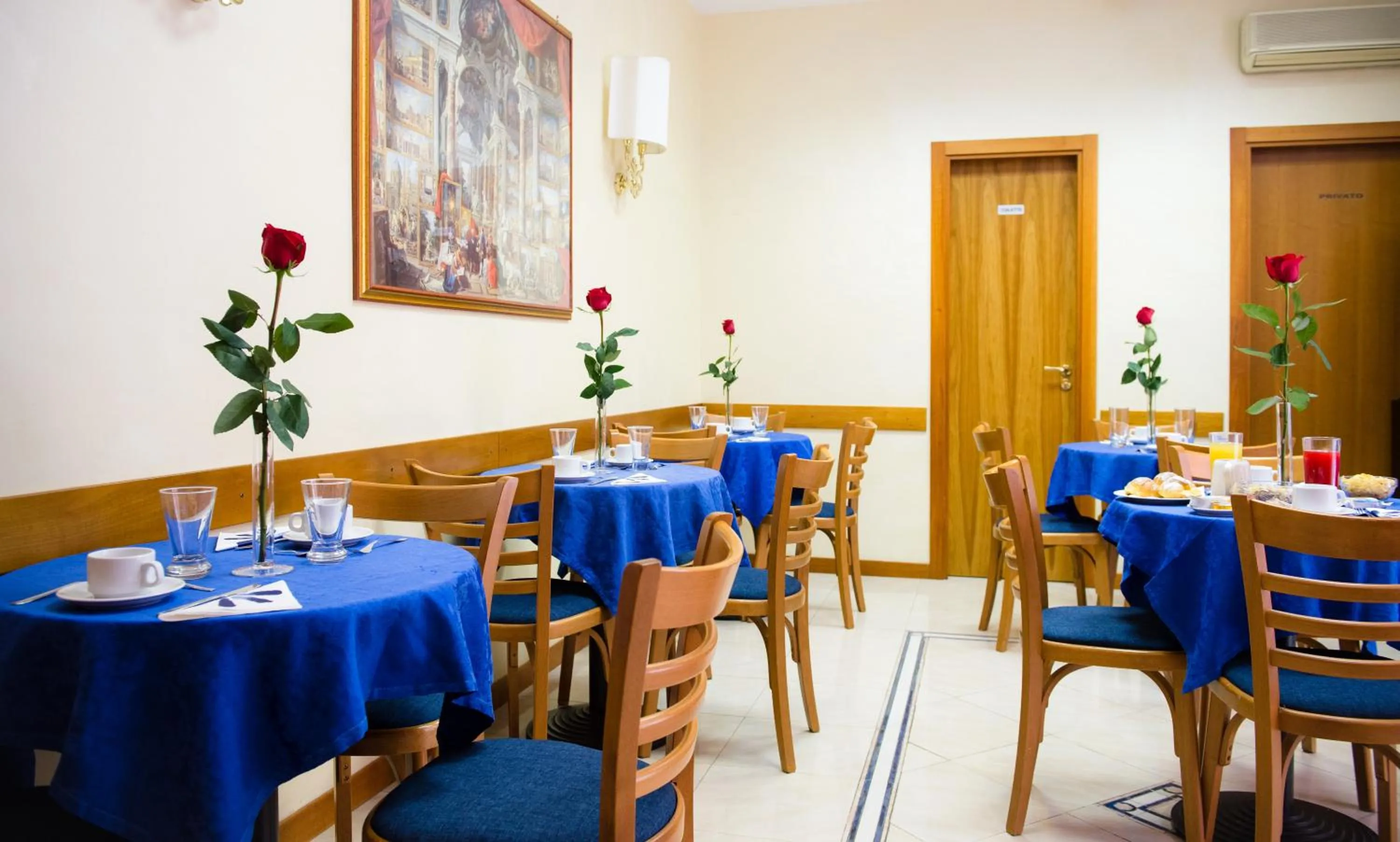 Restaurant/Places to Eat in Hotel Amadeus