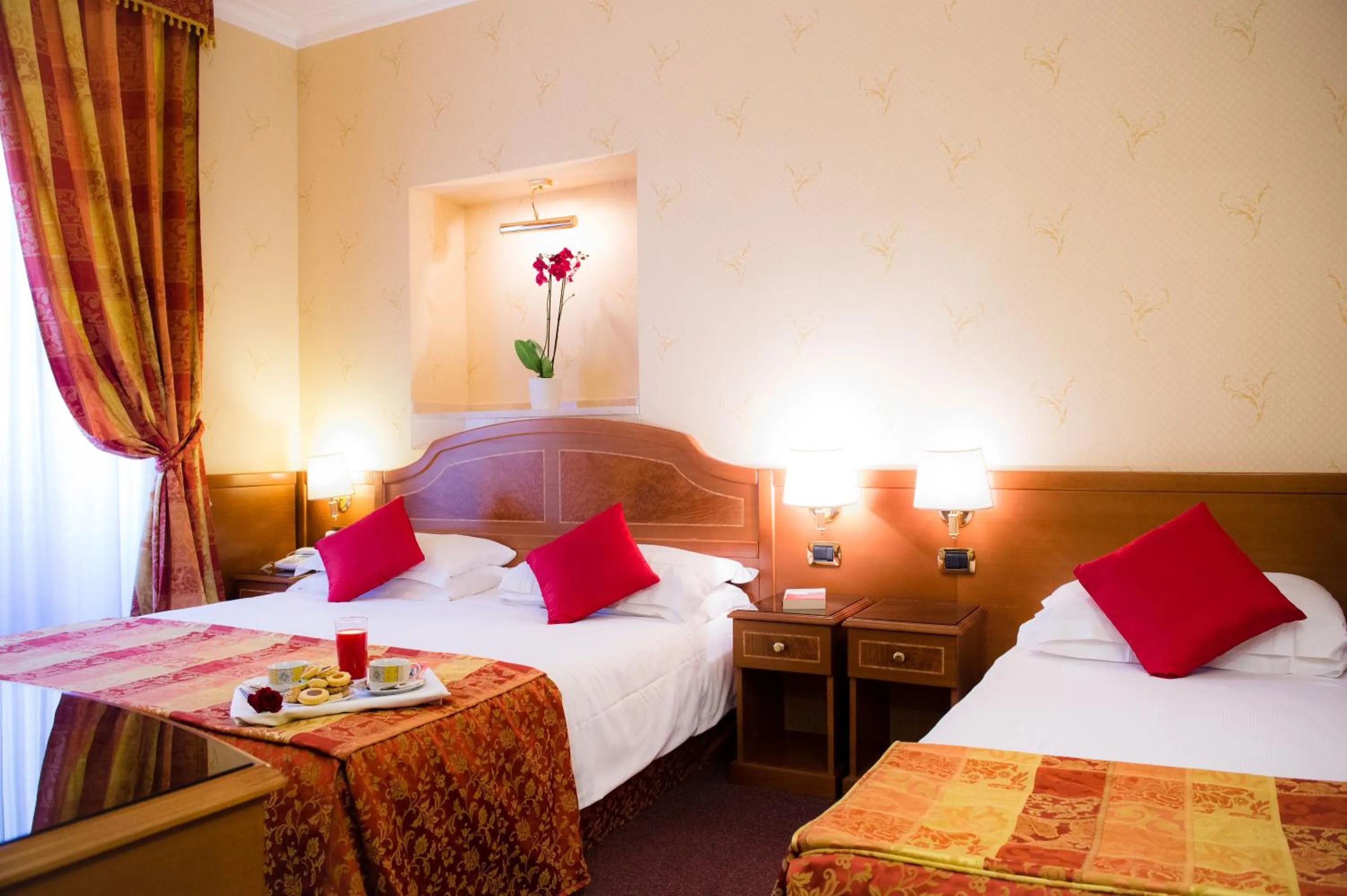 Photo of the whole room in Hotel Amadeus