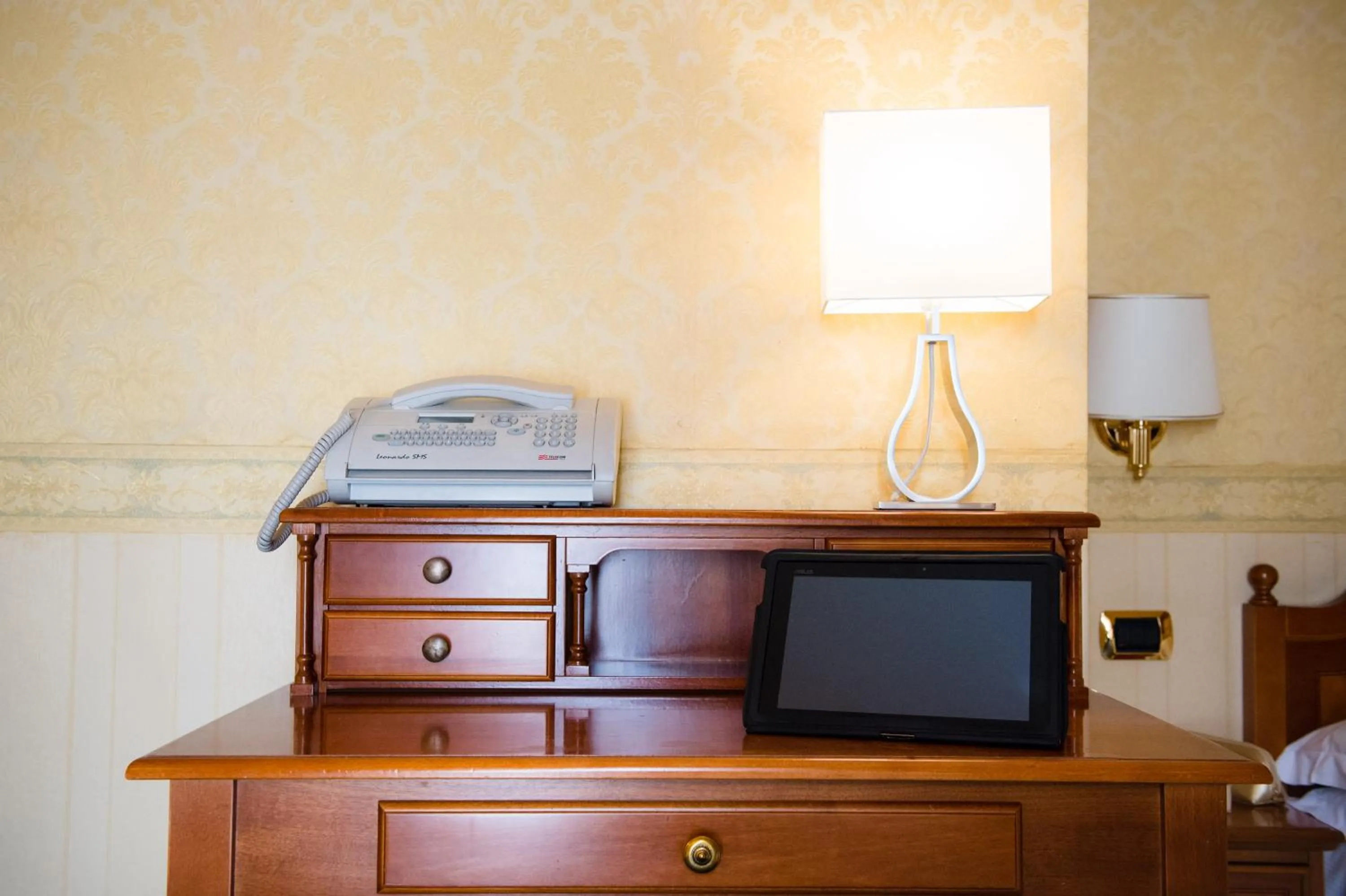 Seating area, Coffee/Tea Facilities in Hotel Amadeus