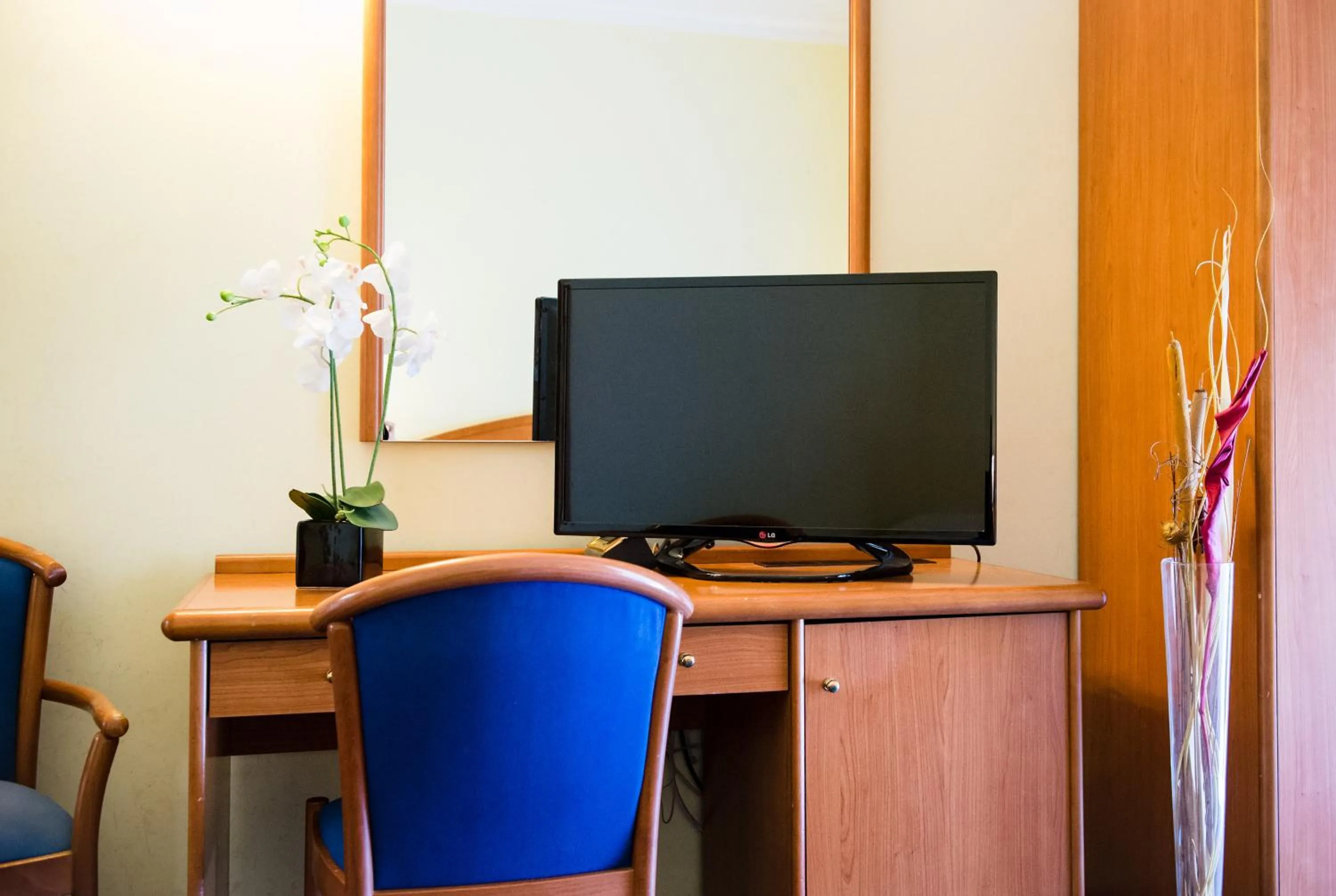Photo of the whole room, TV/Entertainment Center in Hotel Amadeus