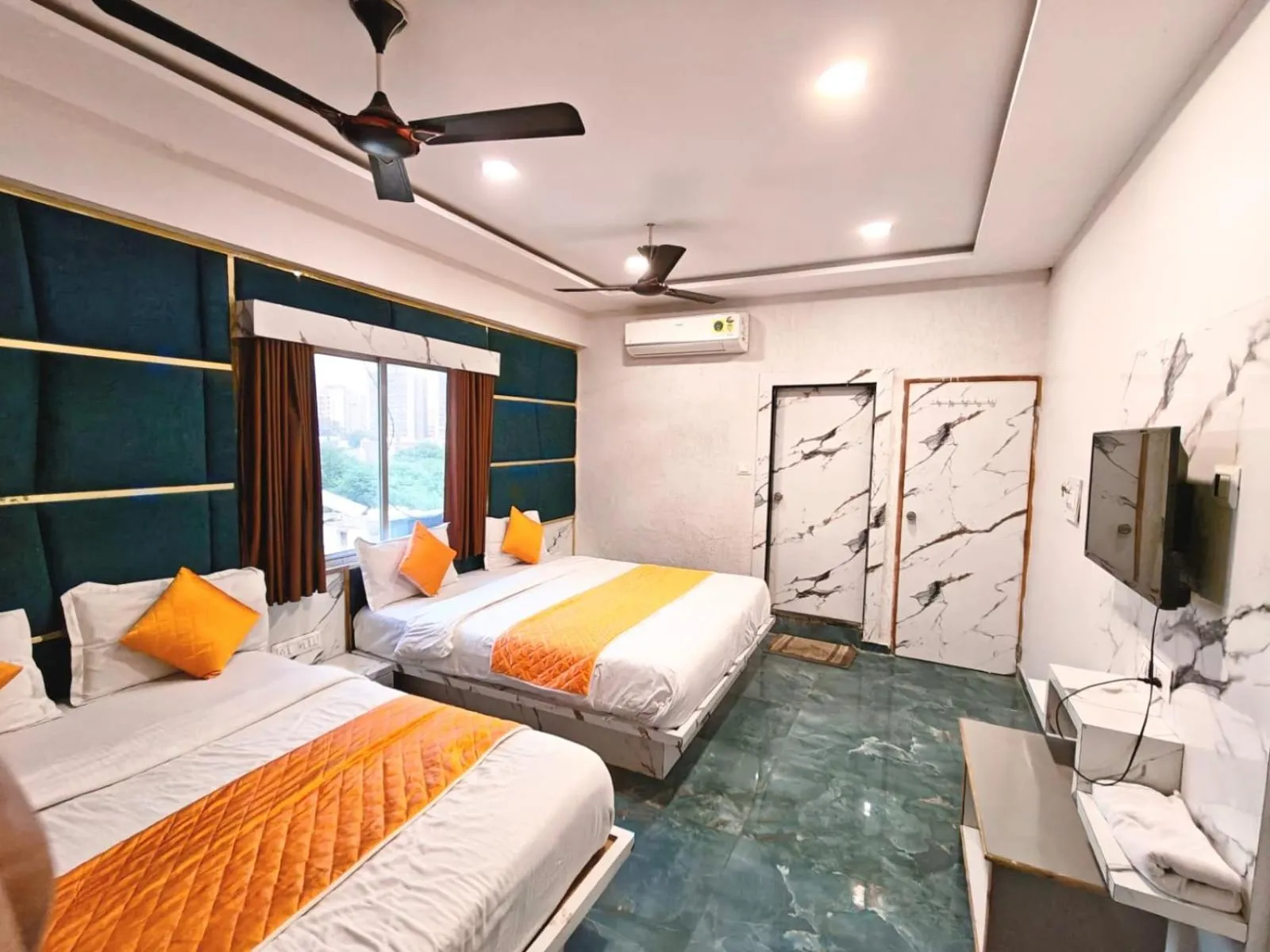 Deluxe Family Suite in Hotel Karnavati