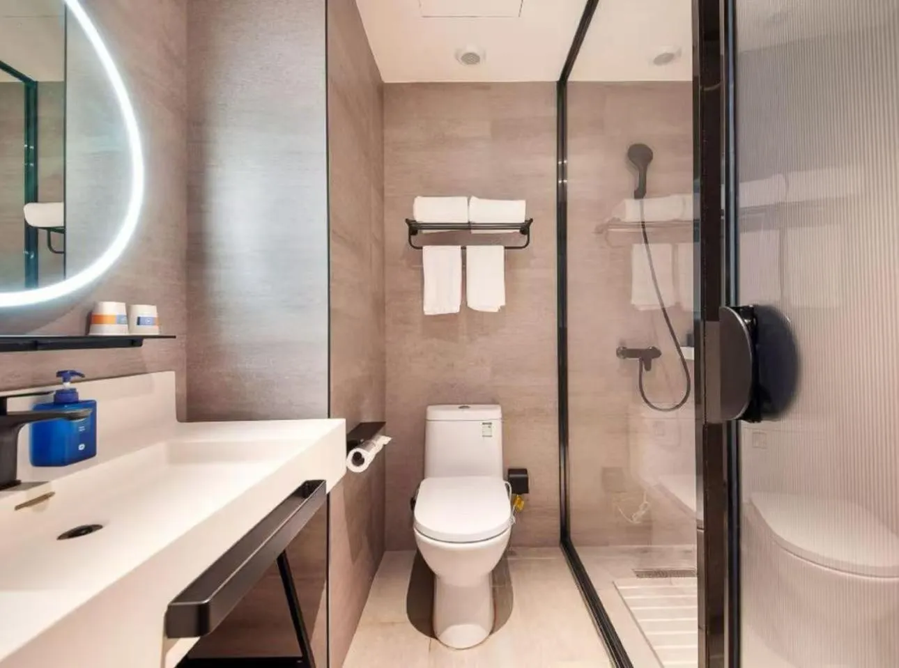 Shower in Hanting Hotel Shanghai Babaiban Pudian Road Subway Station