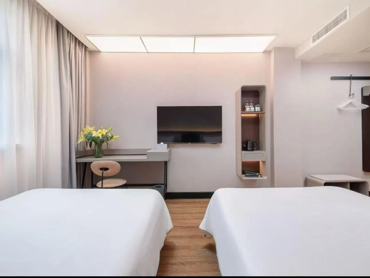 Property building in Hanting Hotel Shanghai Babaiban Pudian Road Subway Station