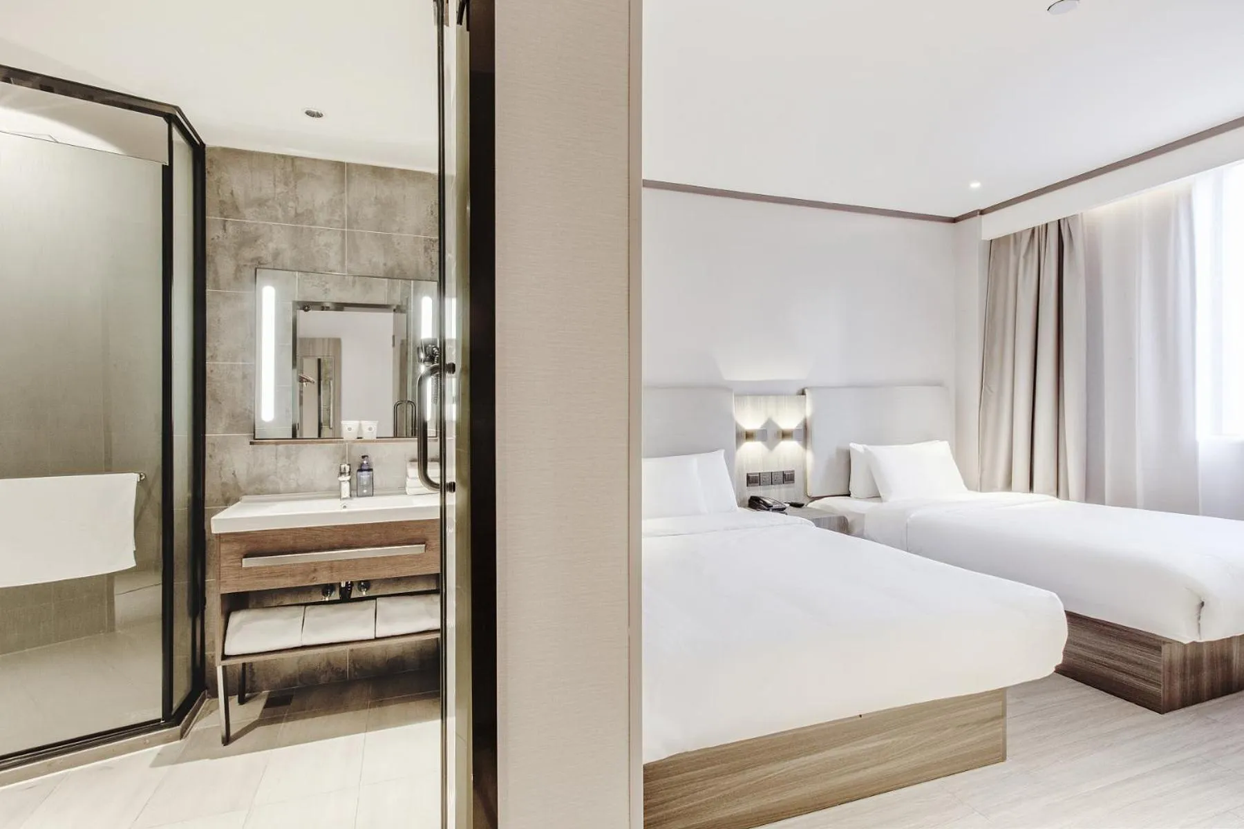 Photo of the whole room, Bed in Hanting Hotel Shanghai Lujiazui Pudong South Road