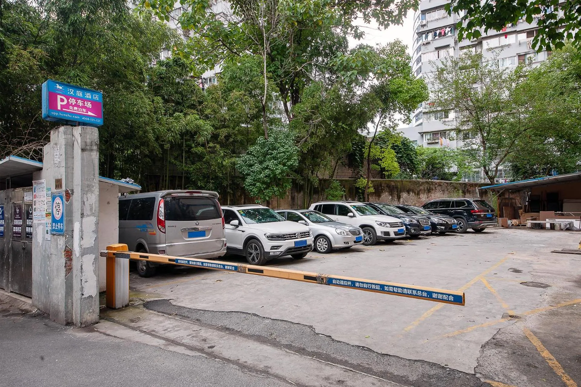 Parking in Hanting Hotel Shanghai Lujiazui Pudong South Road