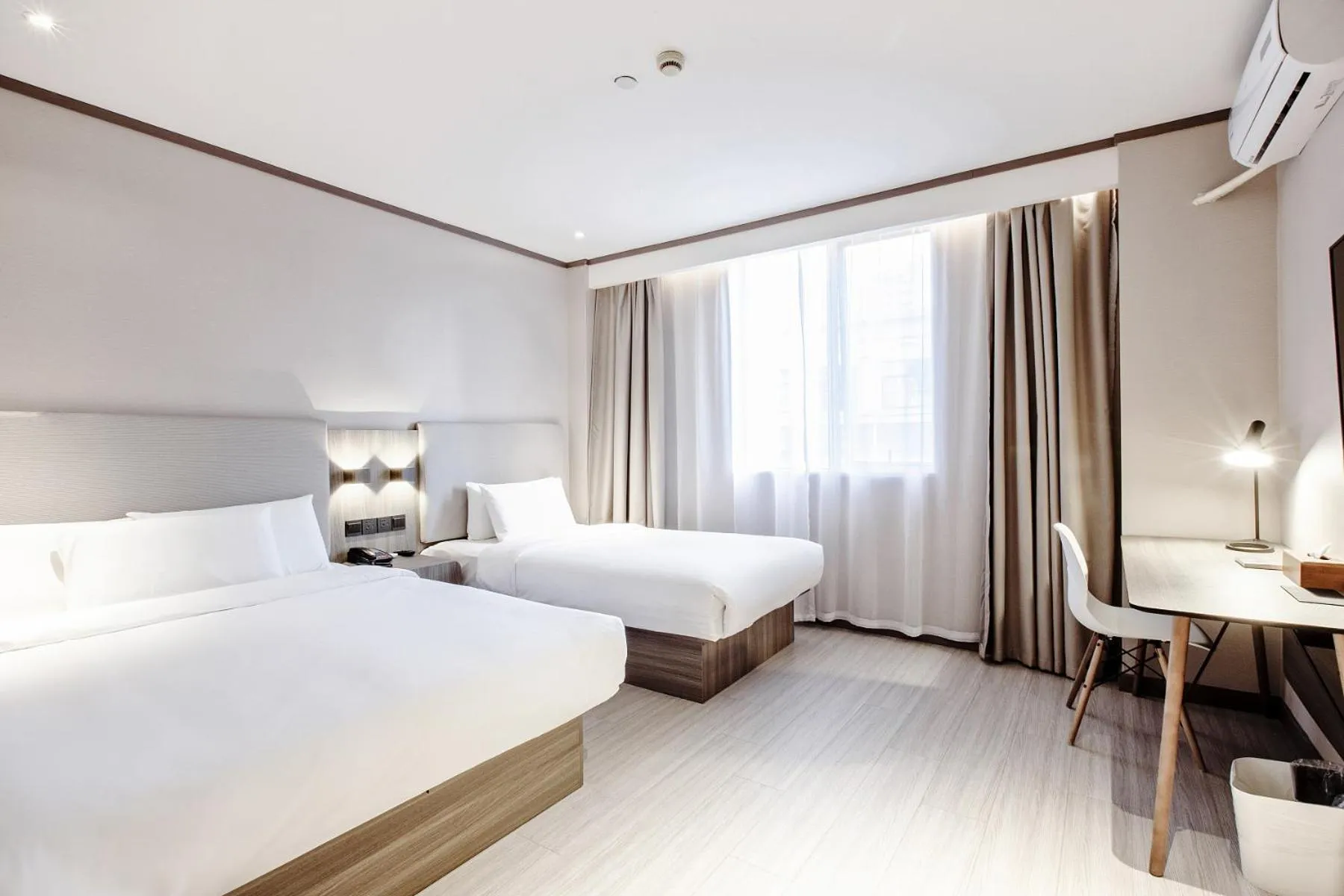 Photo of the whole room, Bed in Hanting Hotel Shanghai Lujiazui Pudong South Road