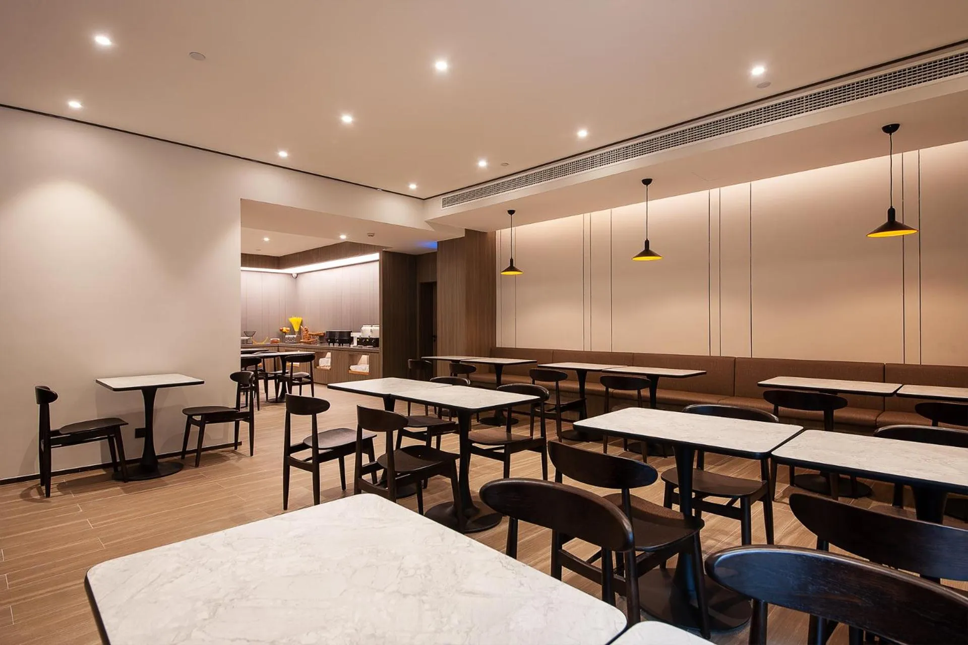 Restaurant/places to eat in Hanting Hotel Shanghai Lujiazui Pudong South Road