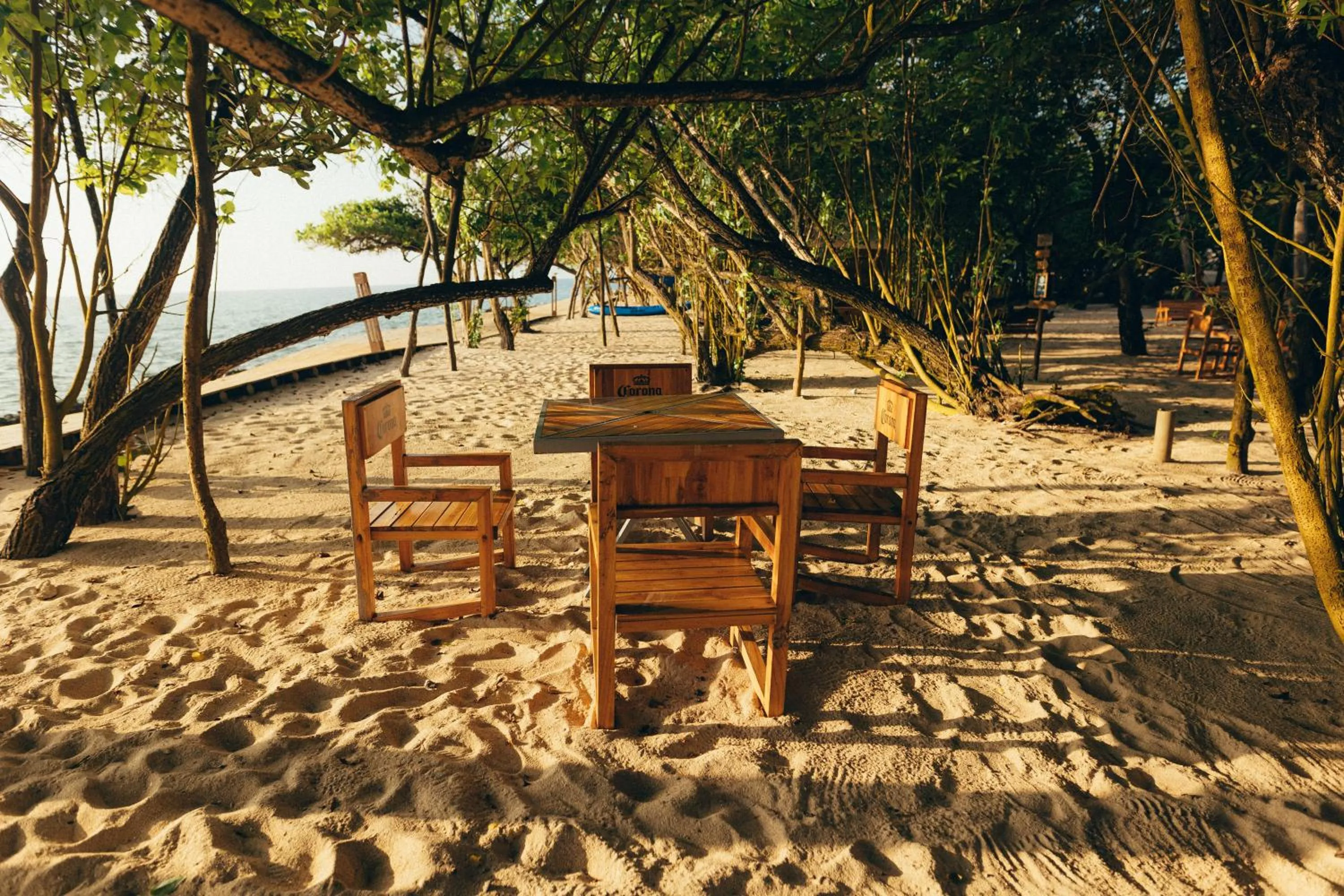 Restaurant/places to eat in Isla Corona