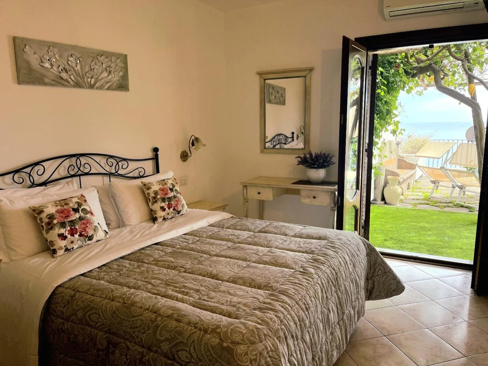 Bedroom, Bed in Hotel Il Gabbiano