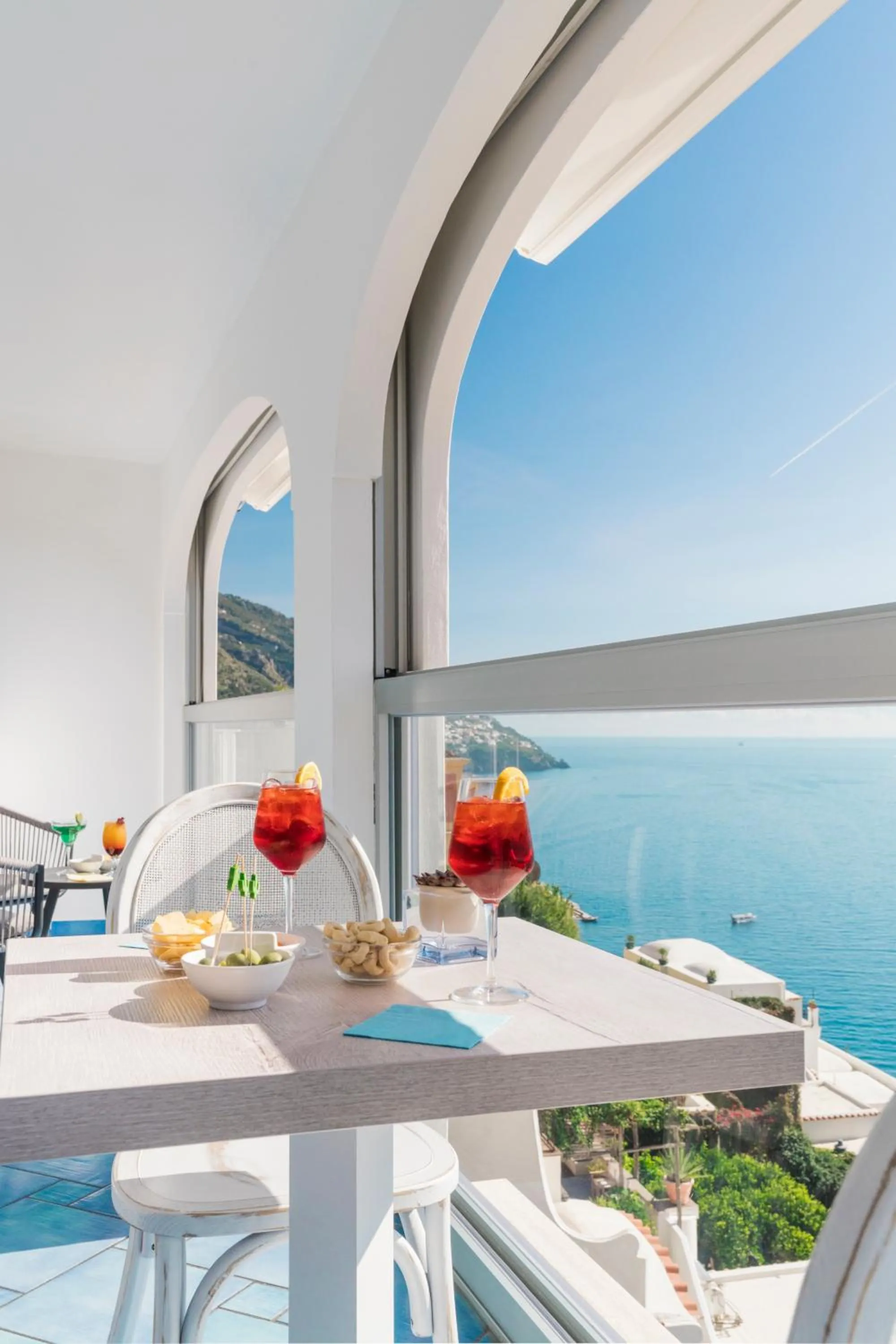 Lounge or bar in Hotel Il Gabbiano