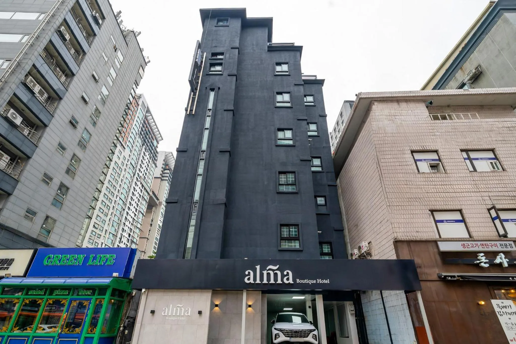 Property building in Alma Hotel