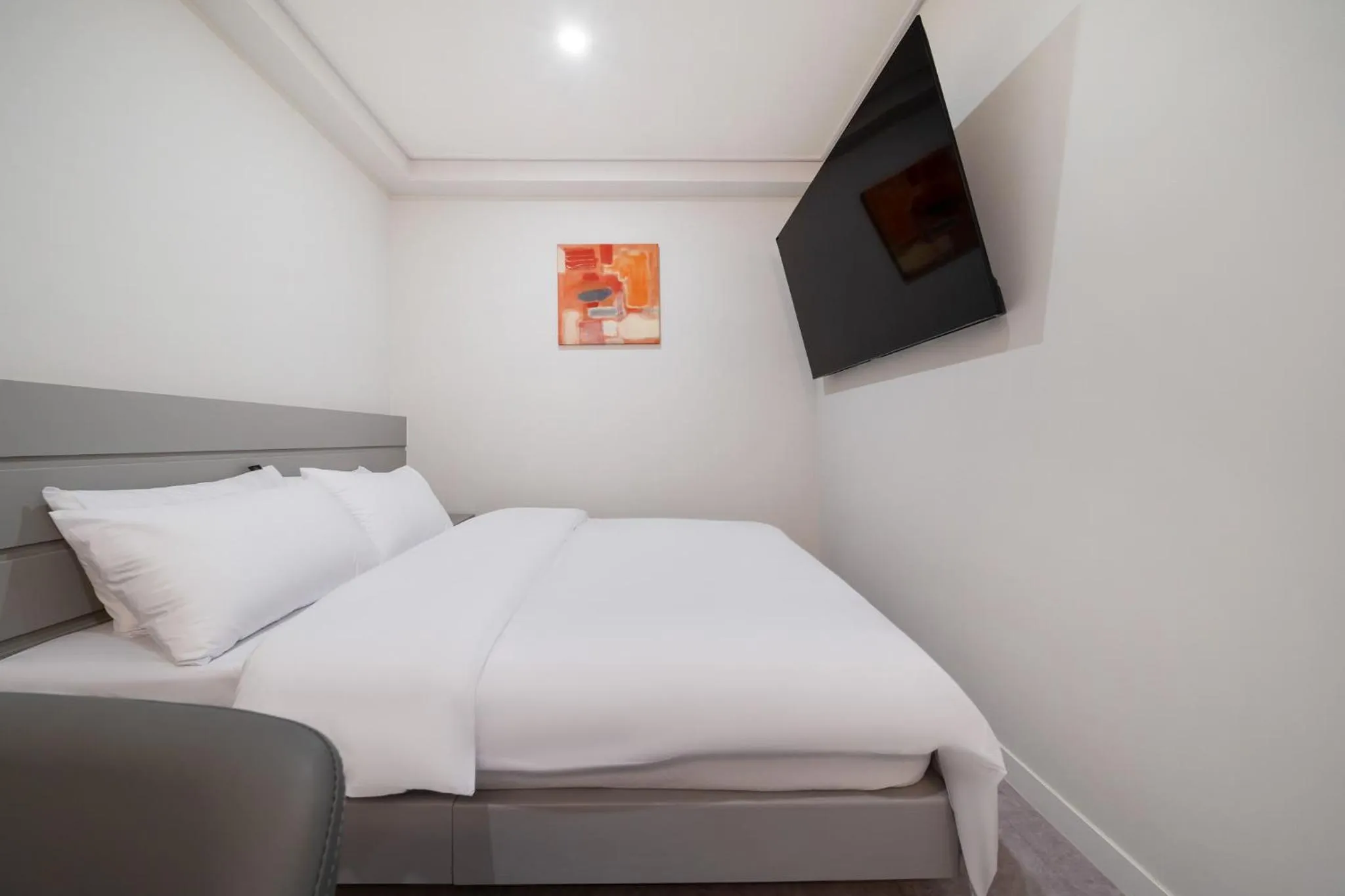 Bedroom, Bed in Alma Hotel