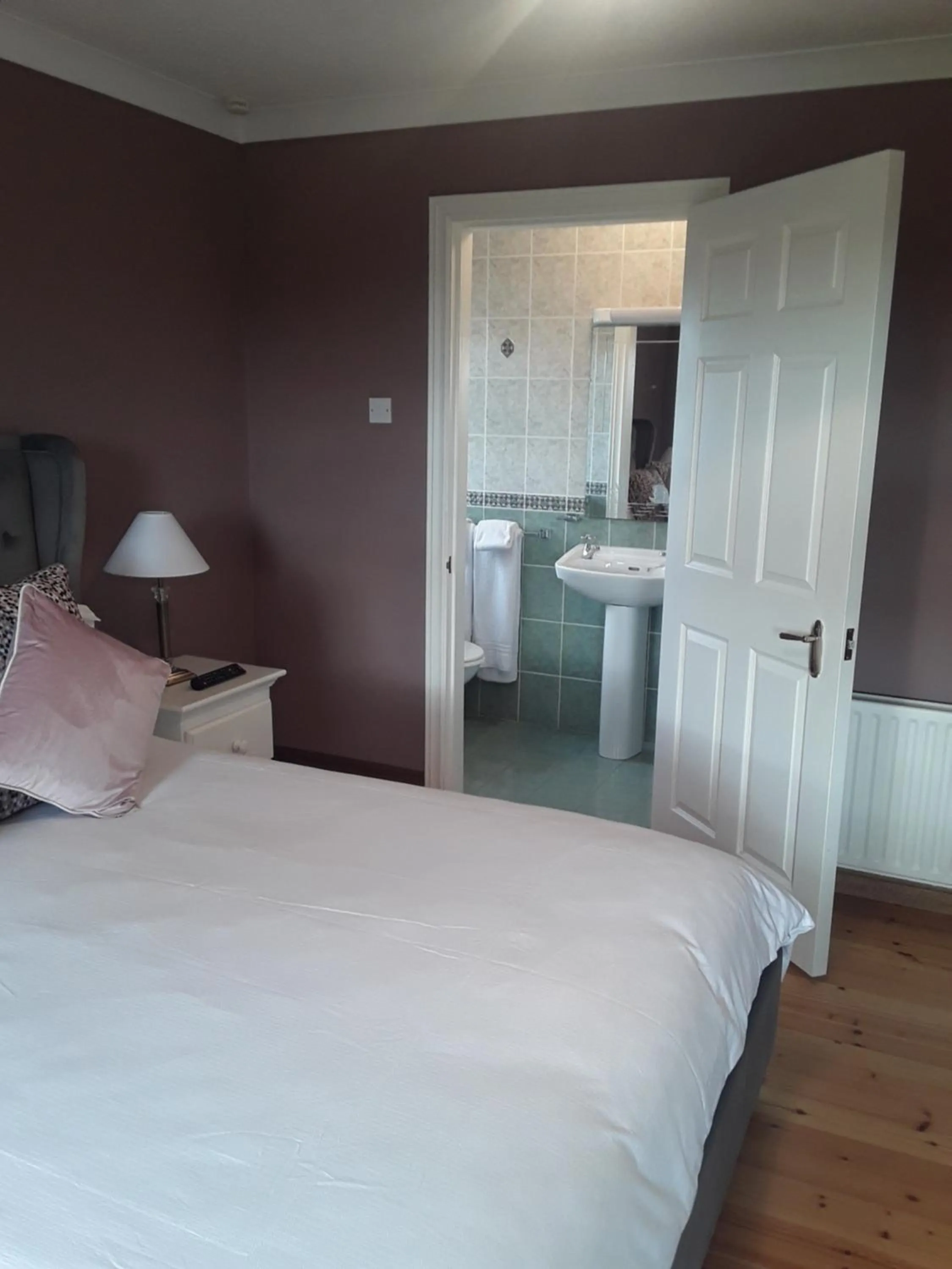 Photo of the whole room, Bed in Doonard Manor B&B