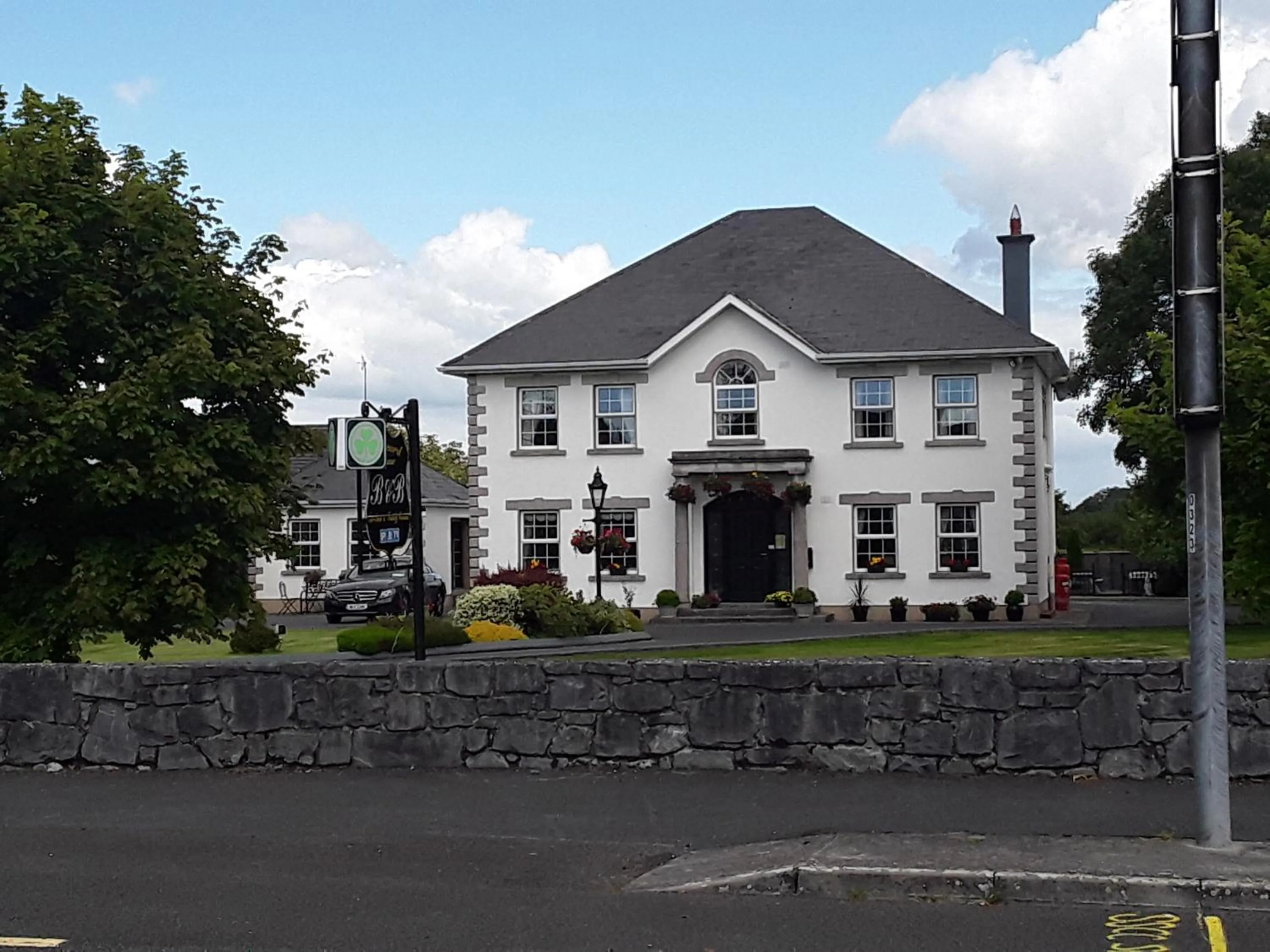 Property building in Doonard Manor B&B