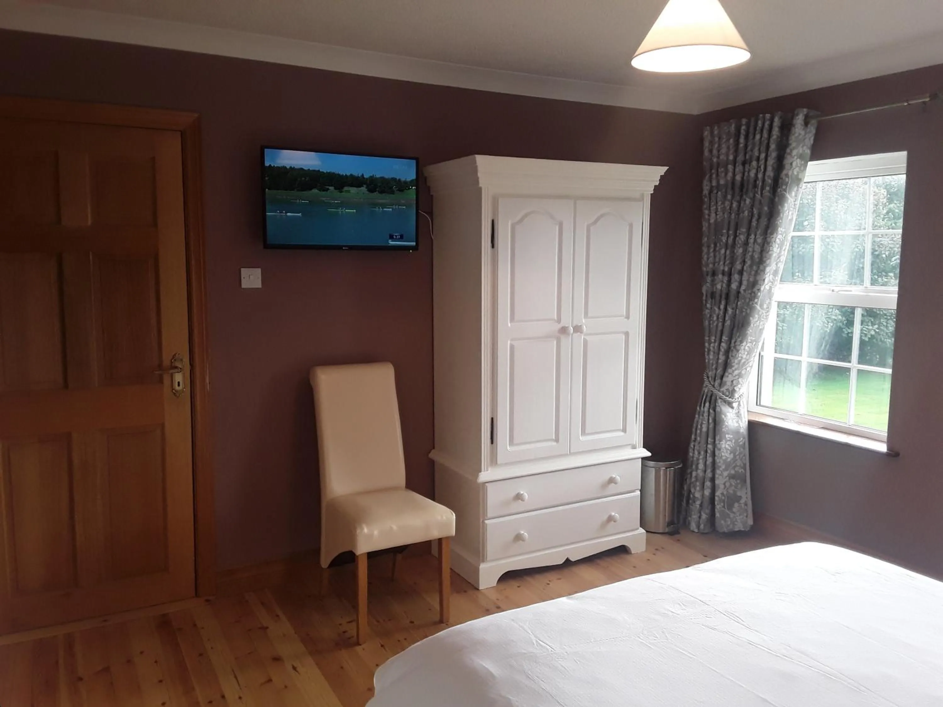 TV and multimedia, Bed in Doonard Manor B&B