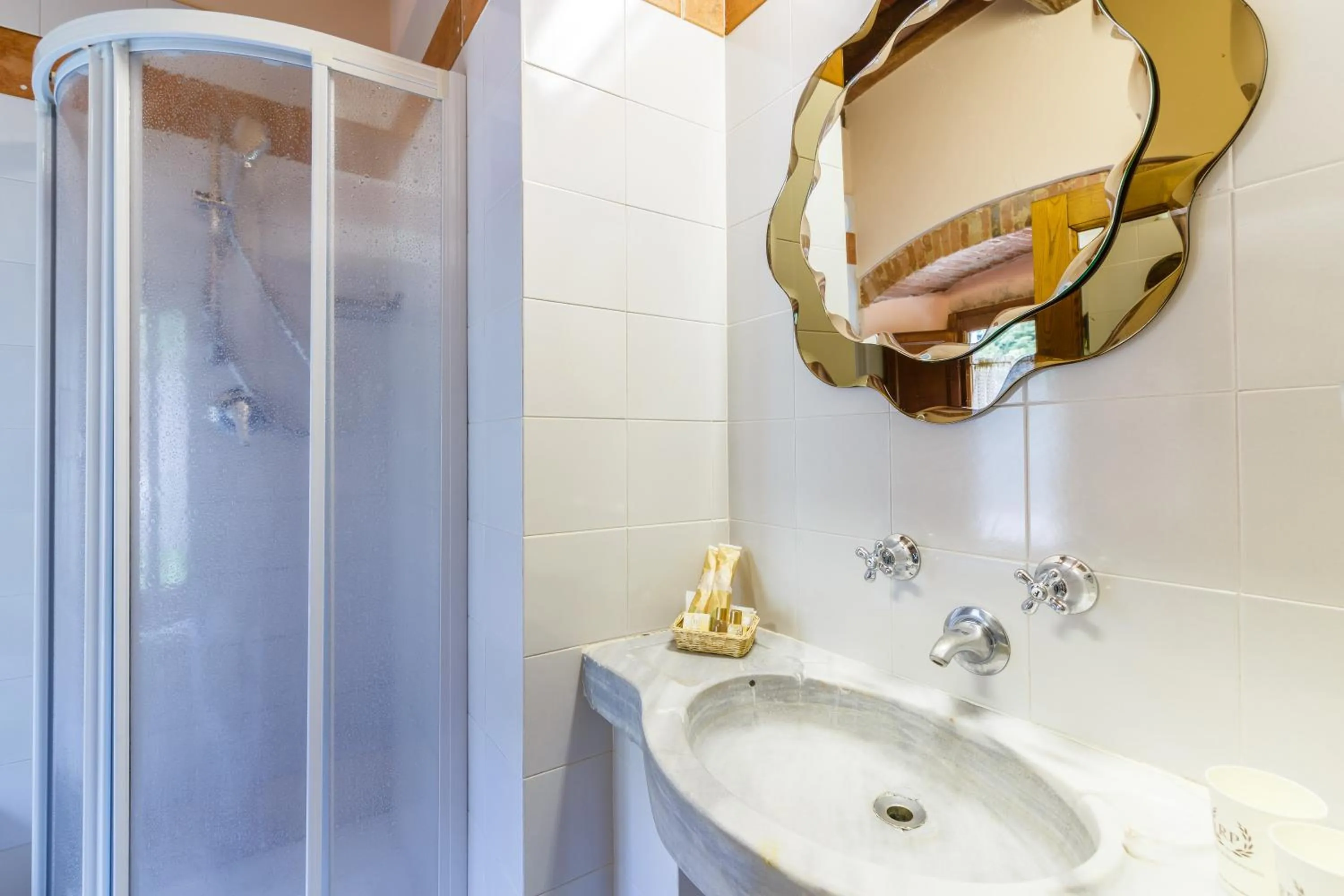 Bathroom in Villaggio Albergo San Lorenzo e Santa Caterina