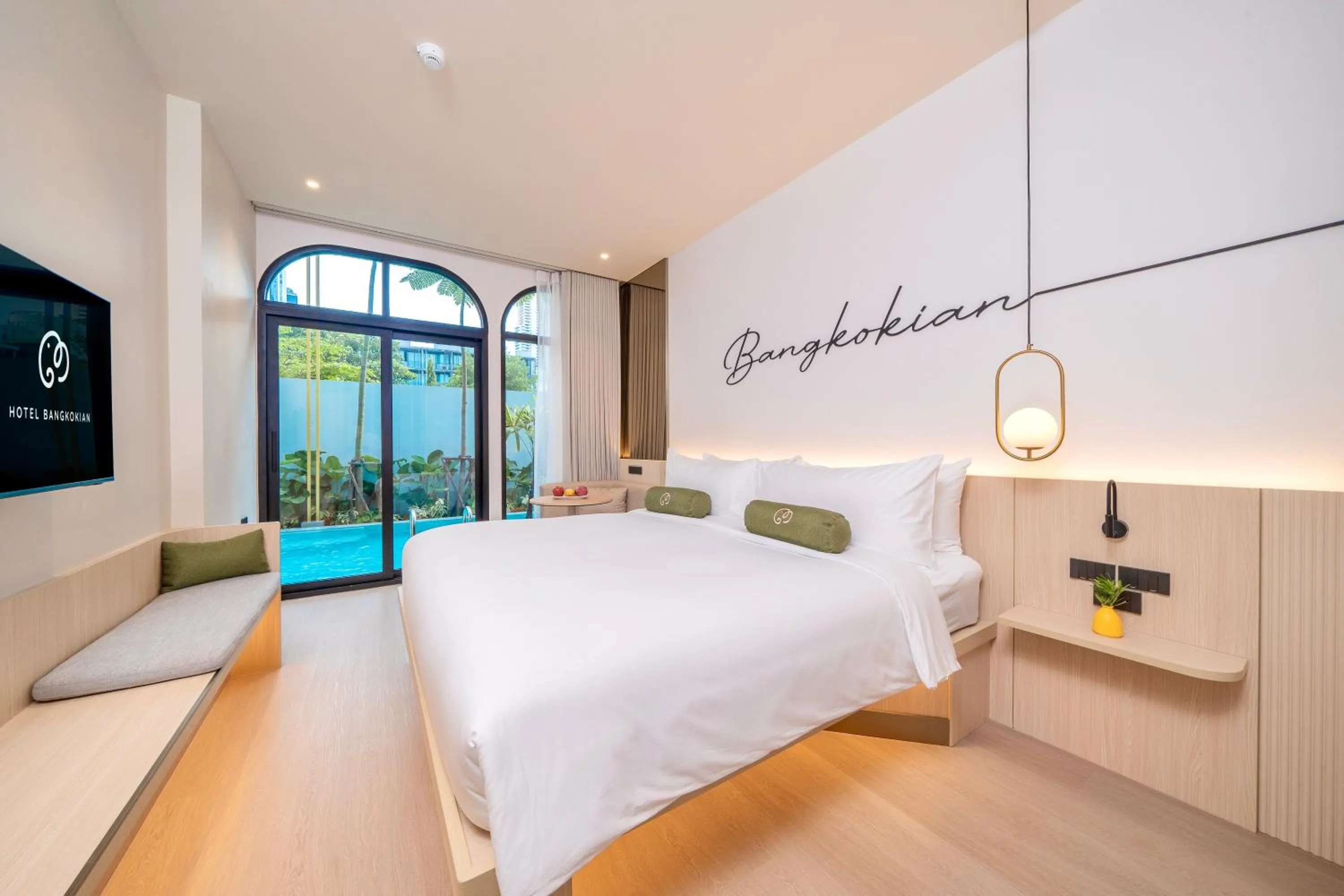 Balcony/Terrace, Bed in Hotel Bangkokian