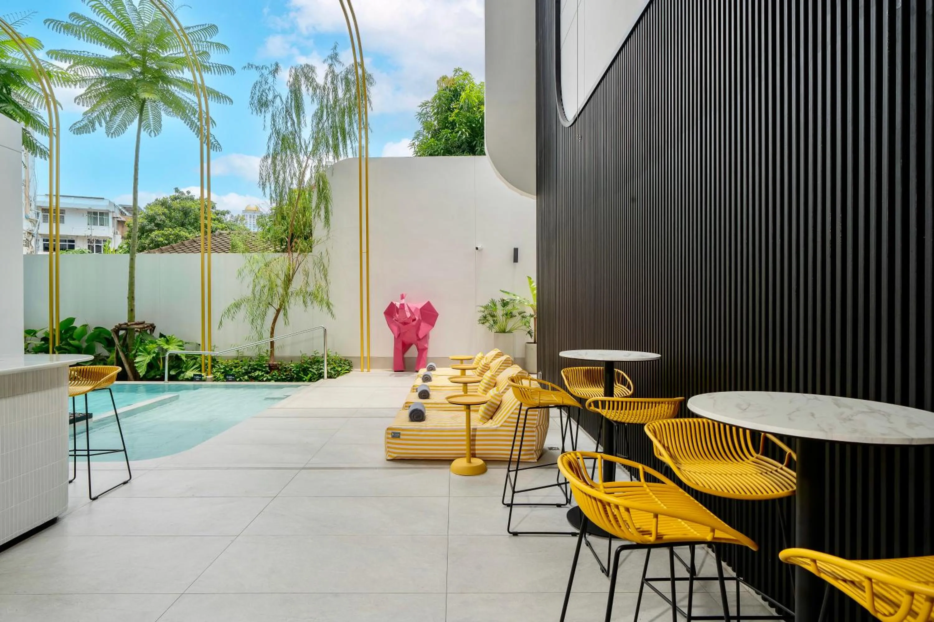 Swimming pool in Hotel Bangkokian