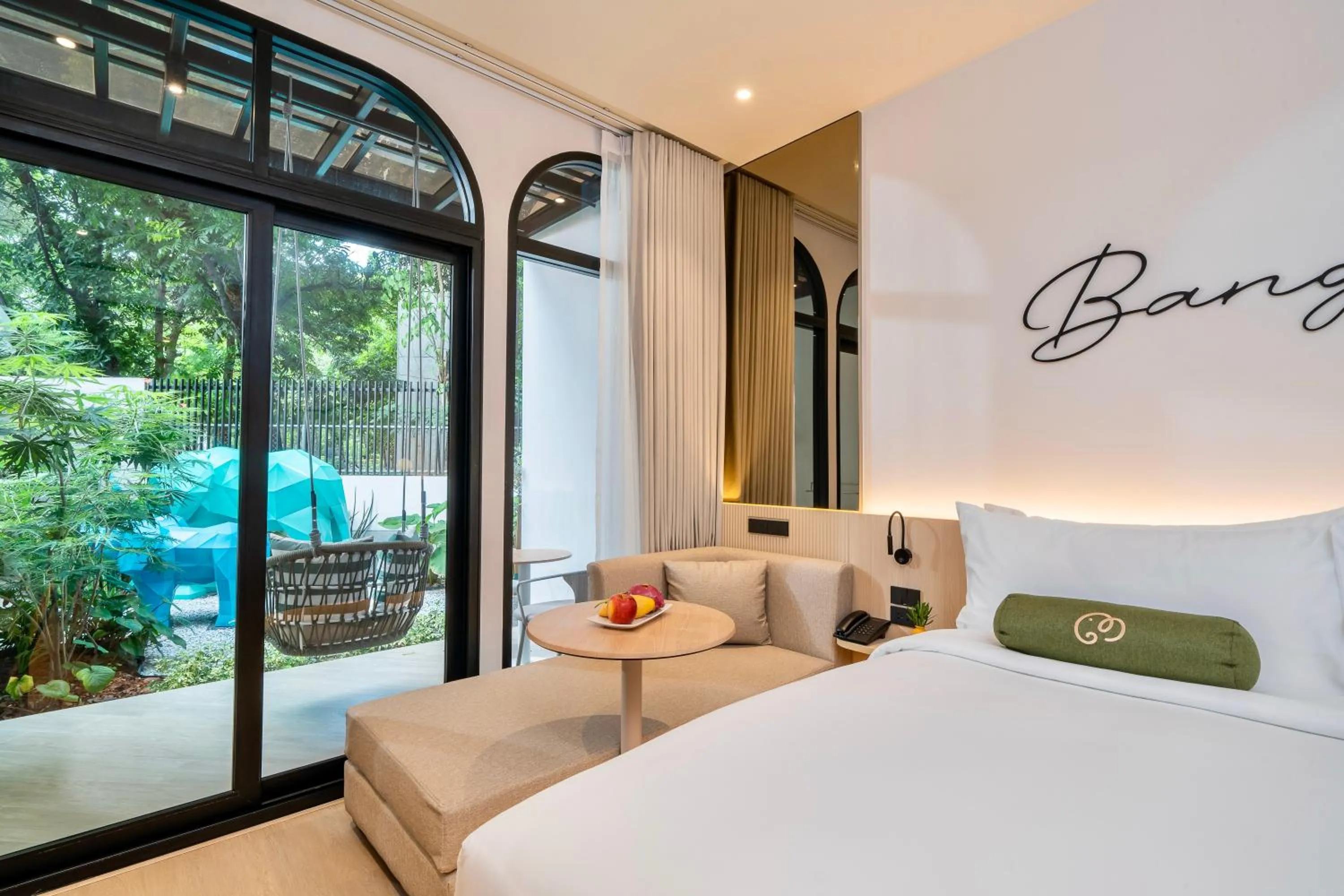 Balcony/Terrace, Bed in Hotel Bangkokian