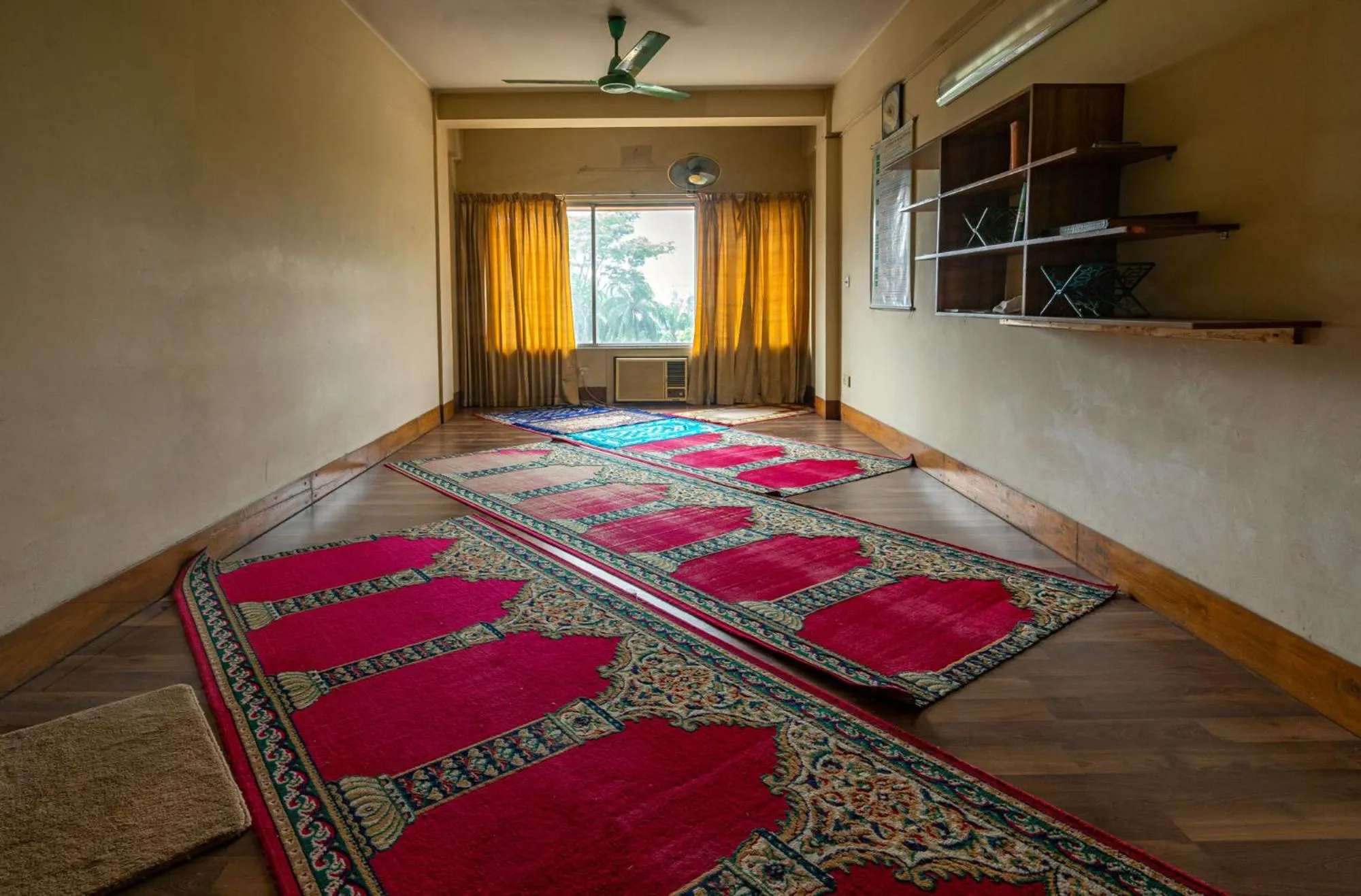 Photo of the whole room in Hotel Ashrafee