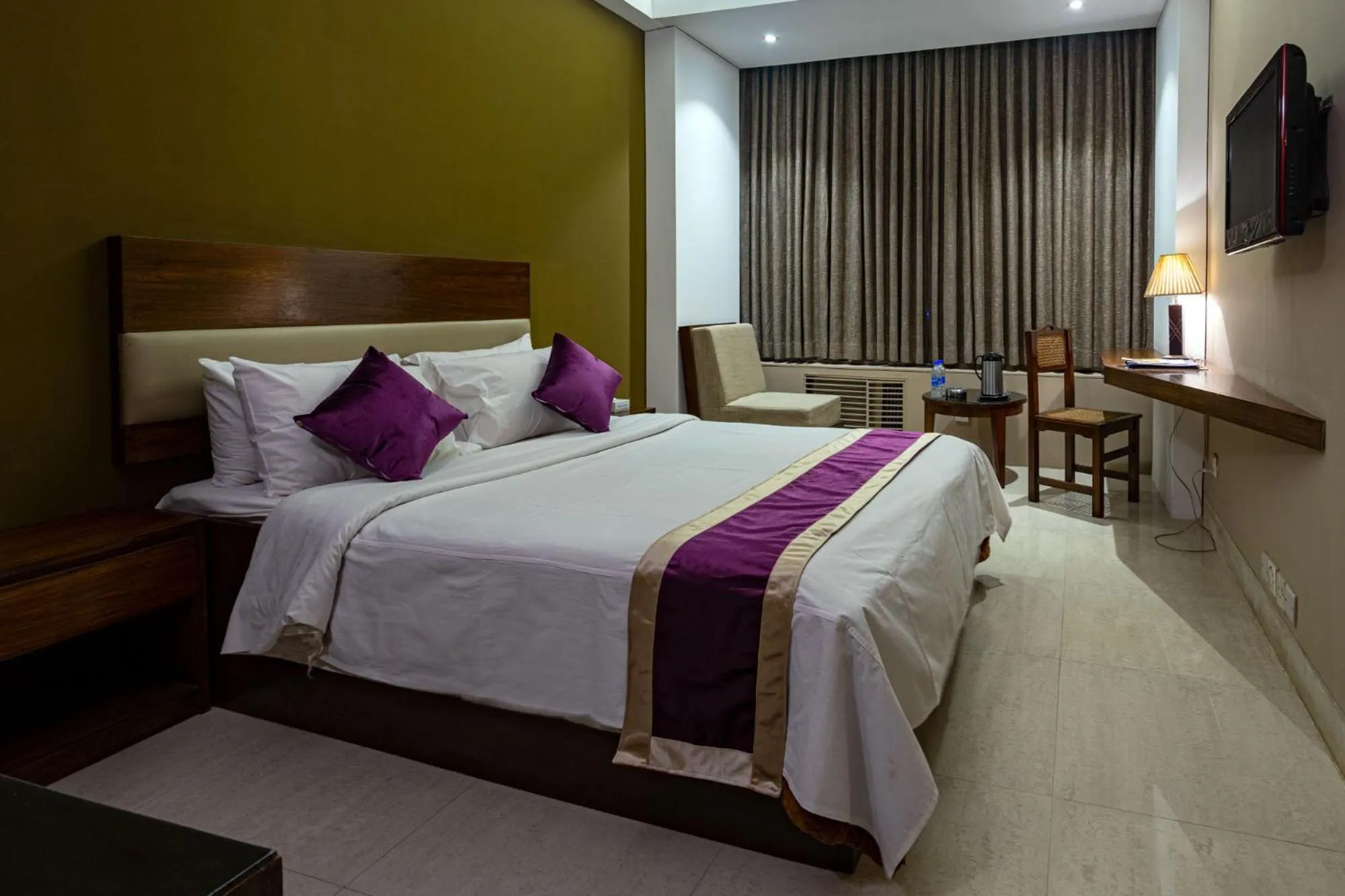 Photo of the whole room in Hotel Ashrafee