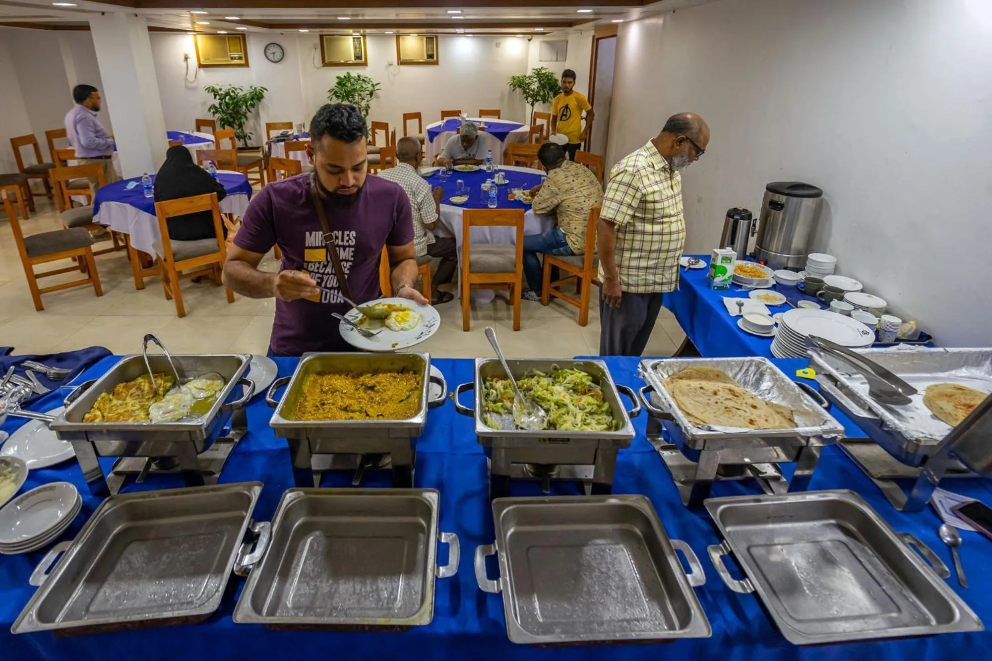 Restaurant/places to eat in Hotel Ashrafee