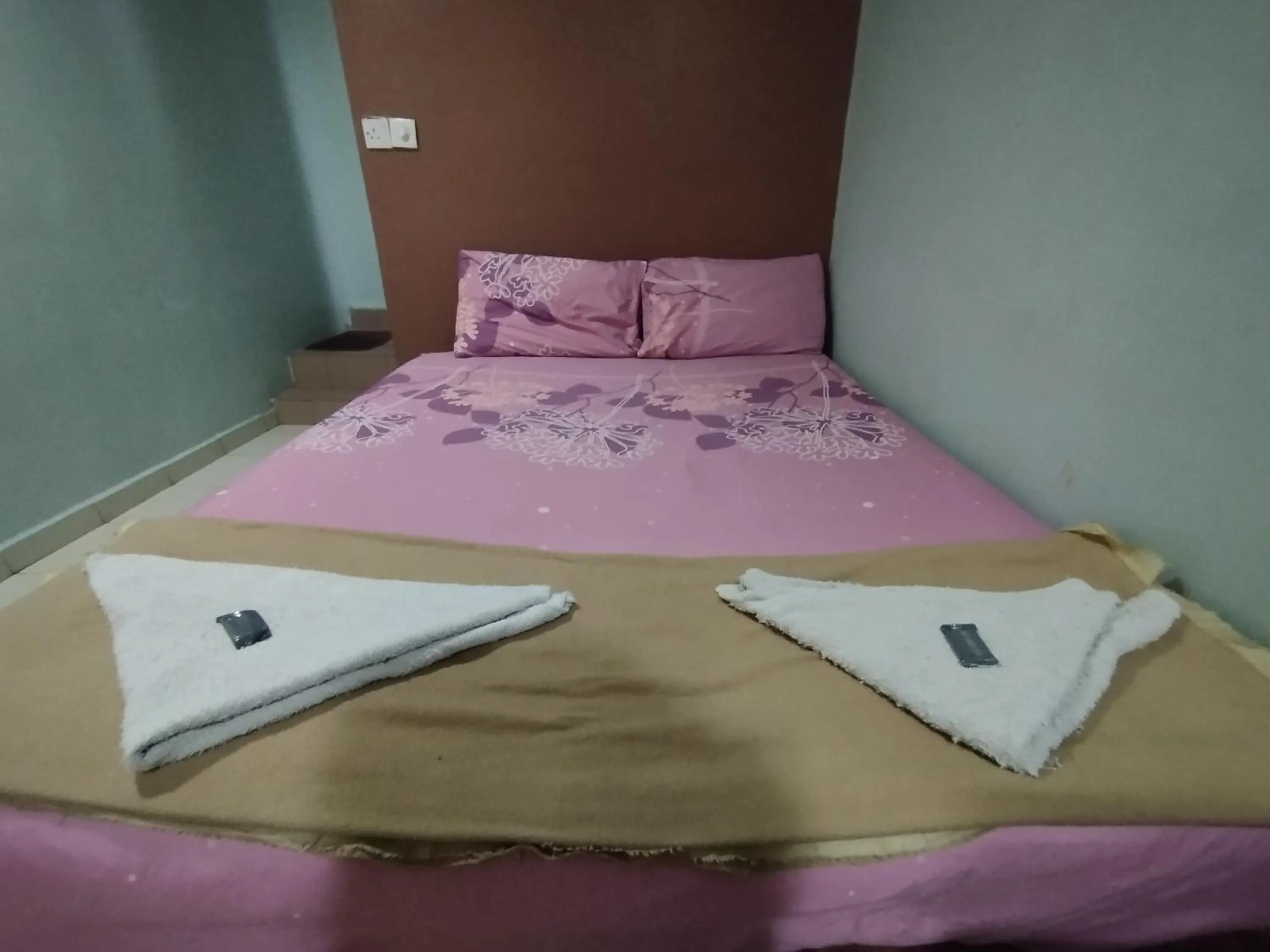 Bed in Sentosa Villa Hotel