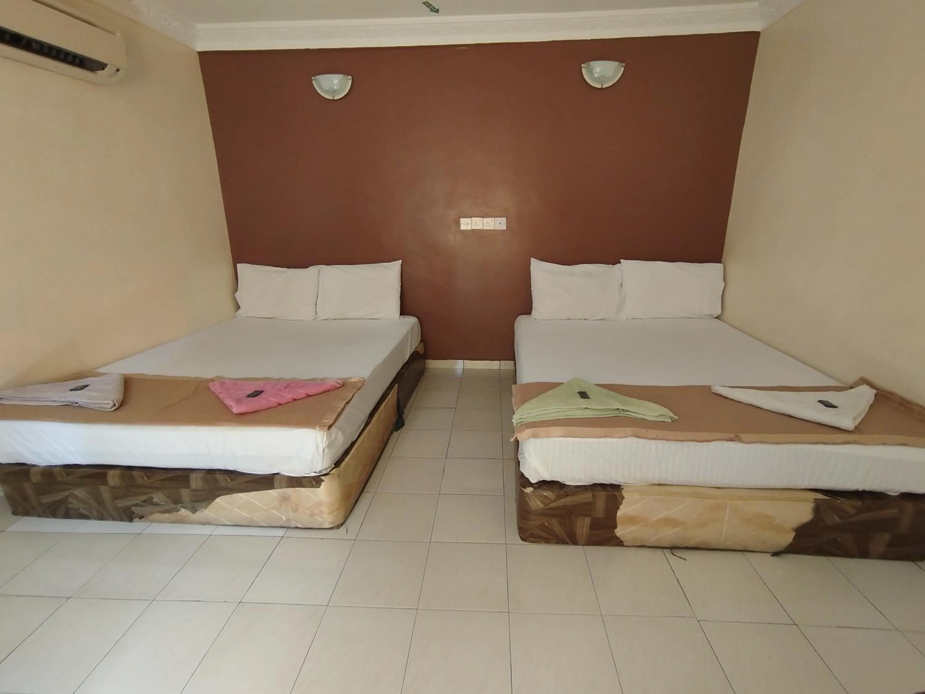 Bed in Sentosa Villa Hotel