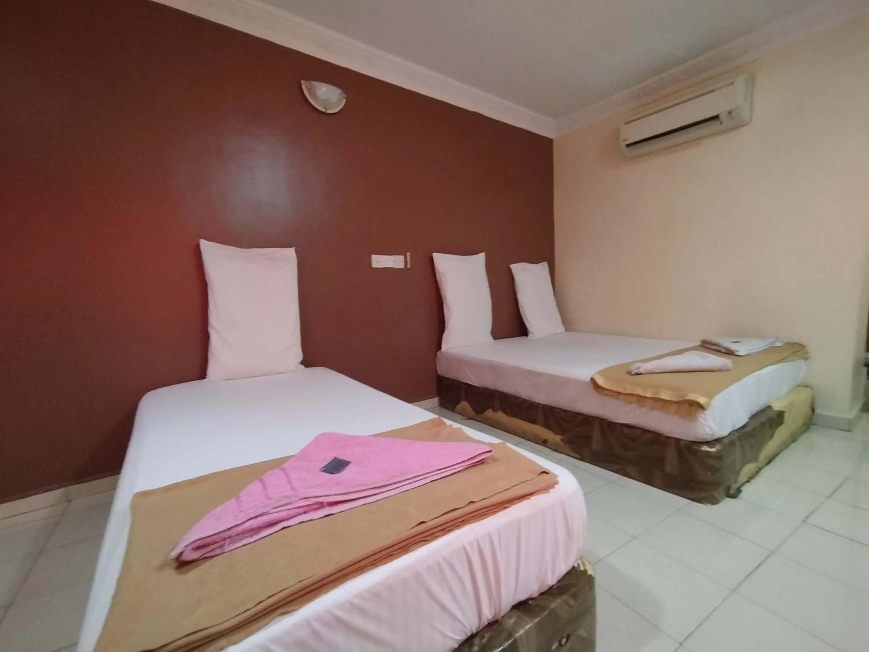 Bed in Sentosa Villa Hotel