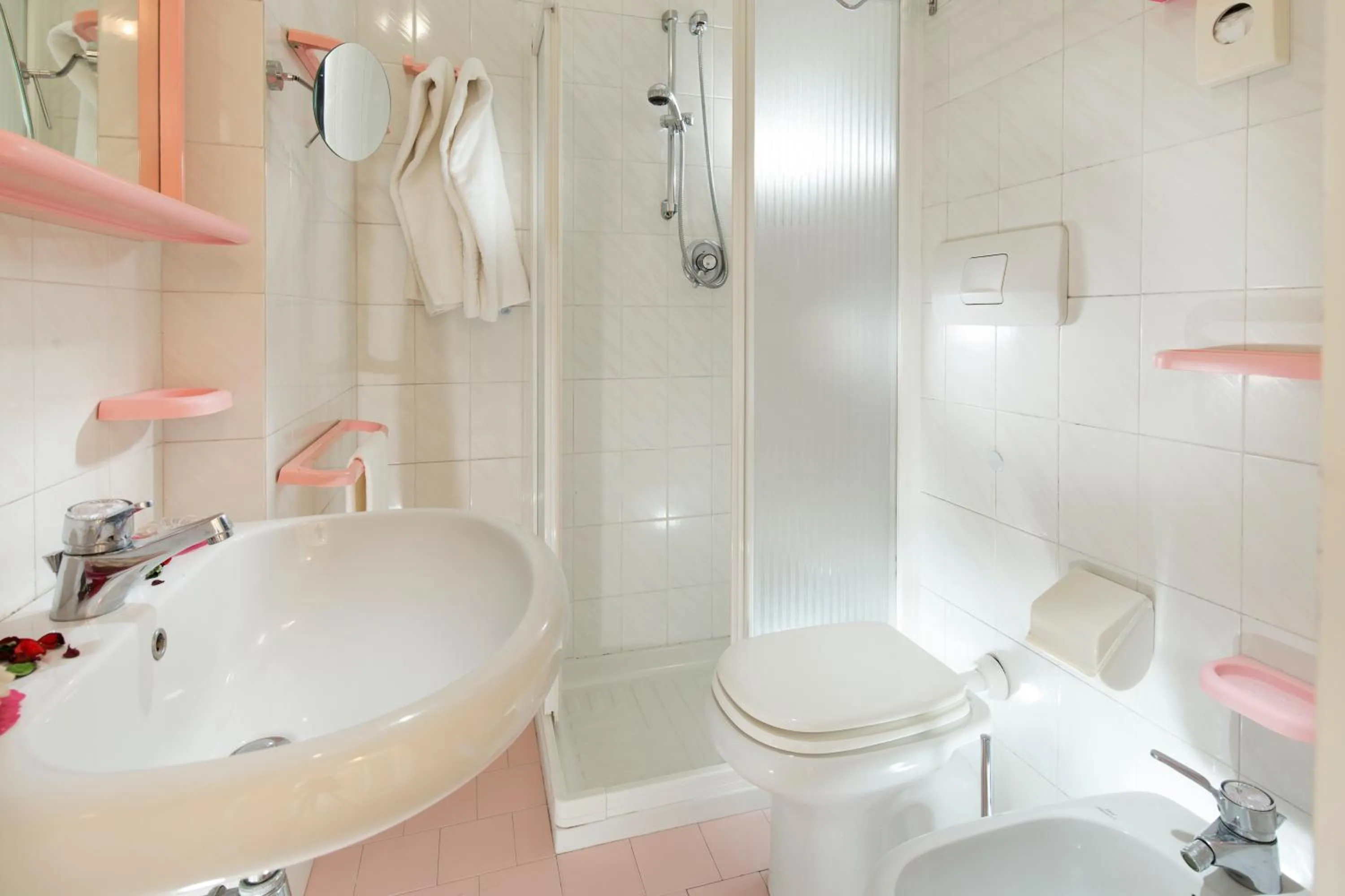 Shower in Hotel Tulipe Nazionale