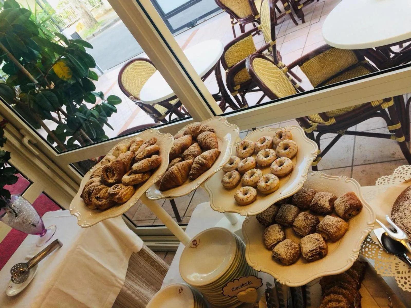 Buffet breakfast in Hotel Tulipe Nazionale