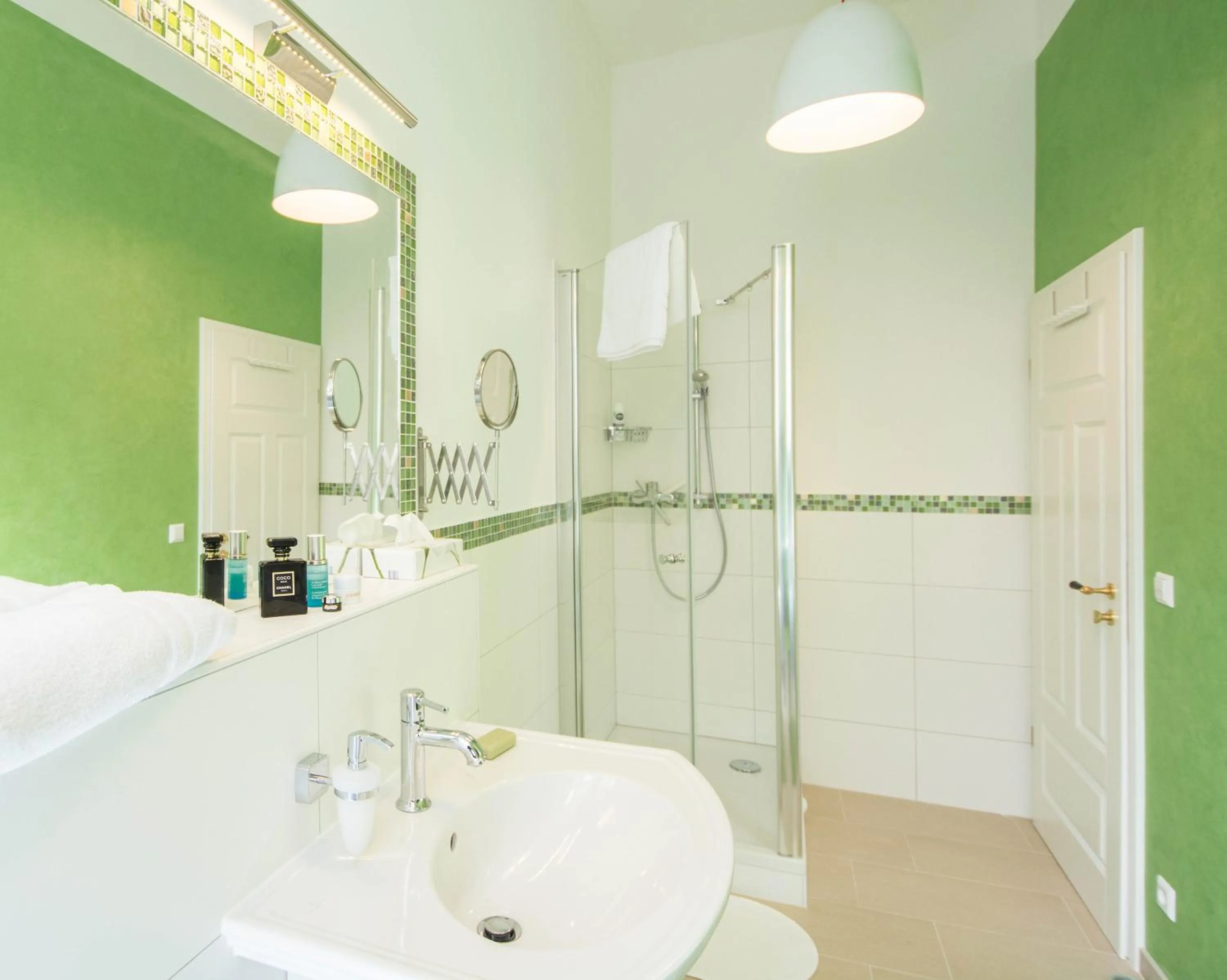 Shower in Boardinghouse Luise 5