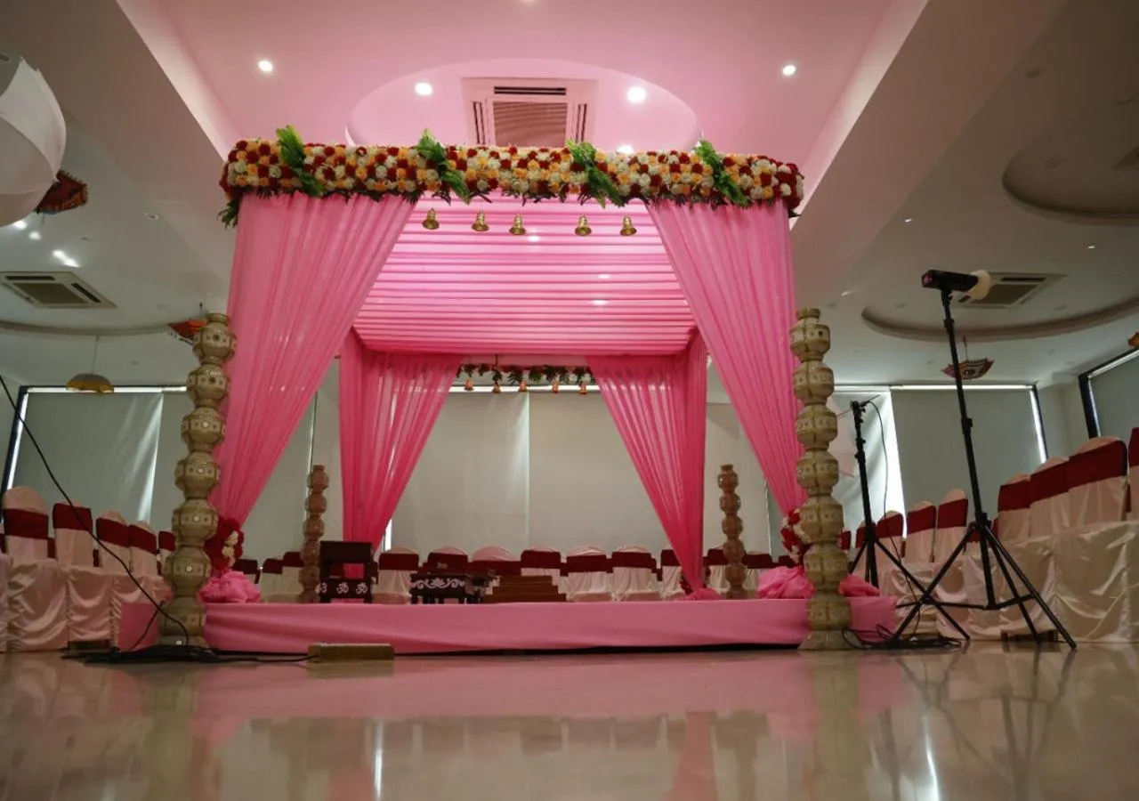 Banquet/Function facilities in Aveda Diwatel