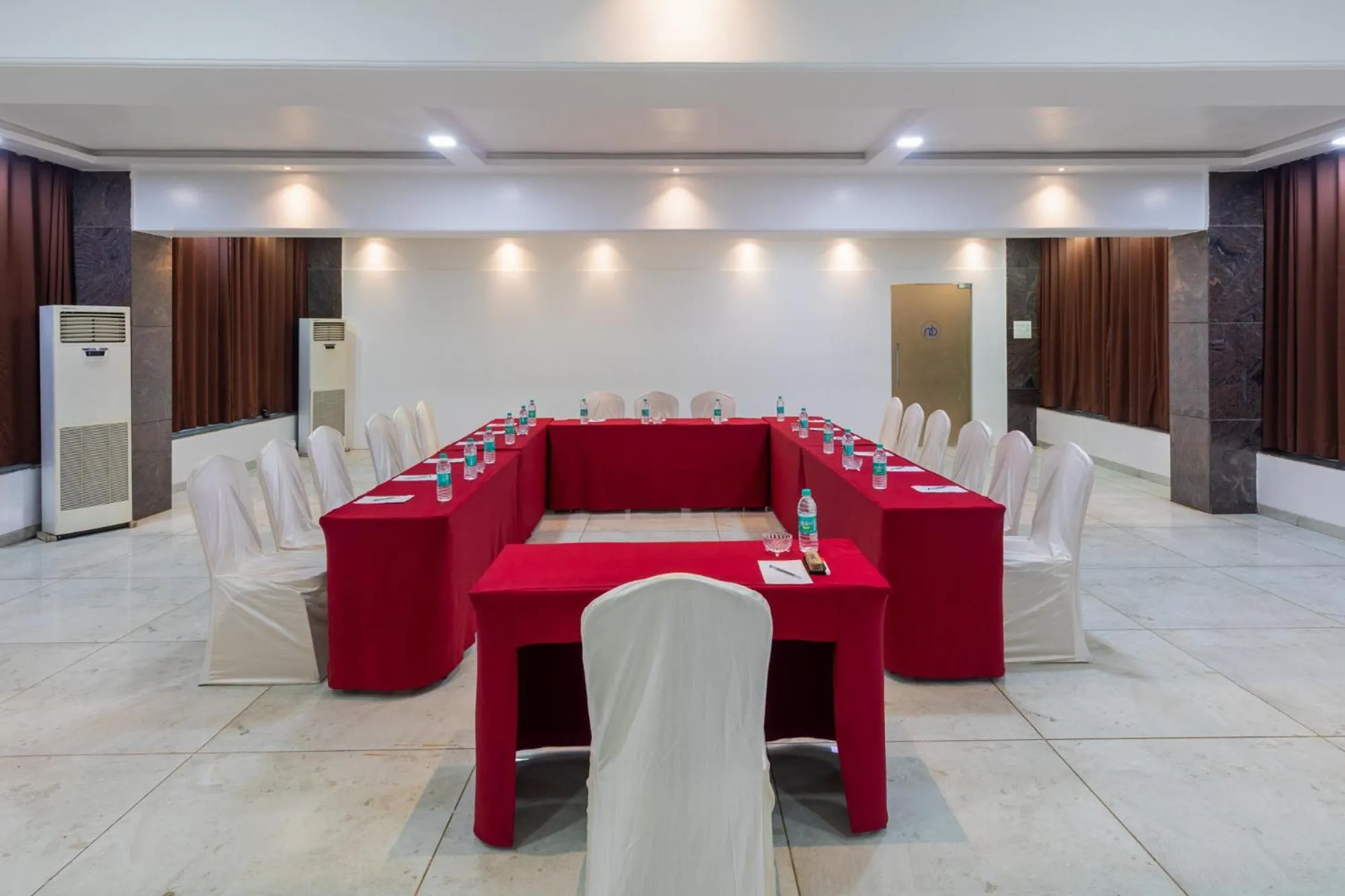 Banquet/Function facilities in Aveda Diwatel
