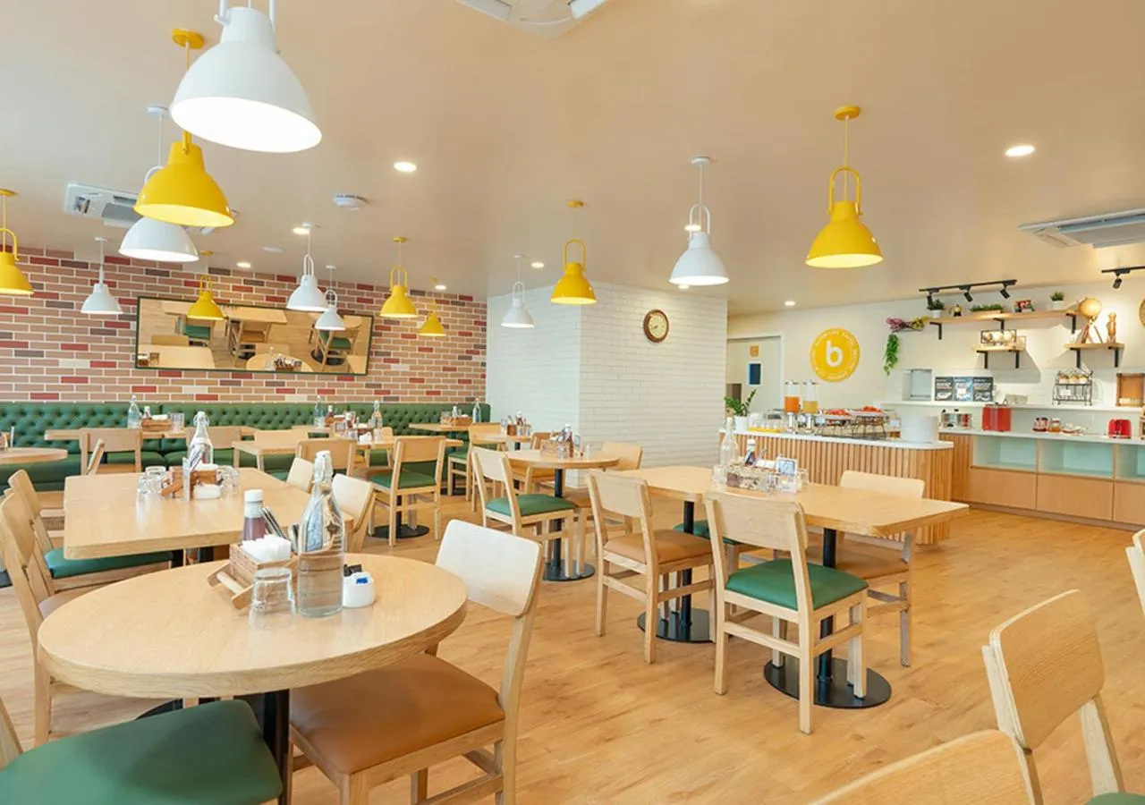 Restaurant/places to eat in Bloom Hotel - Jubilee Hills