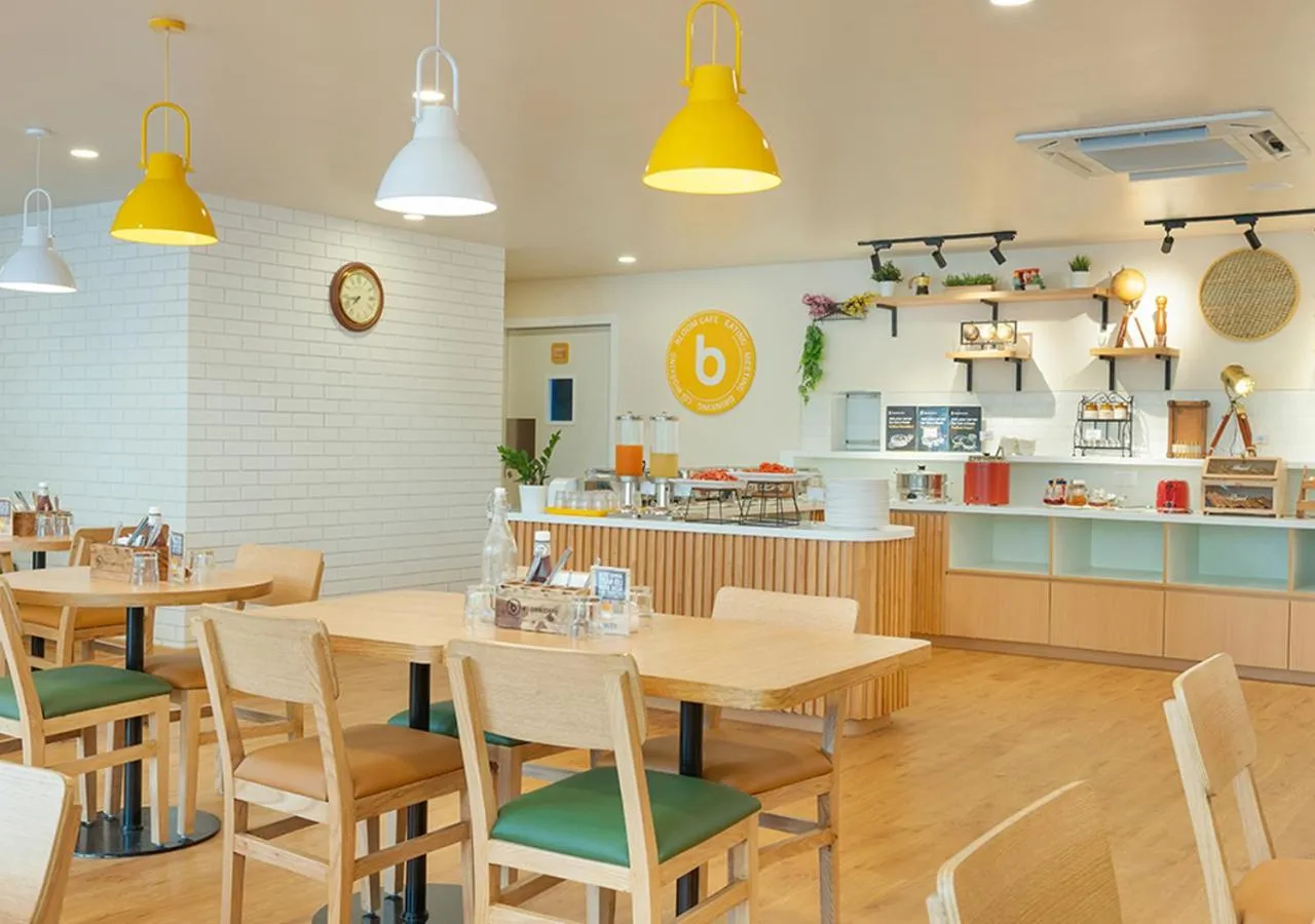 Restaurant/places to eat in Bloom Hotel - Jubilee Hills