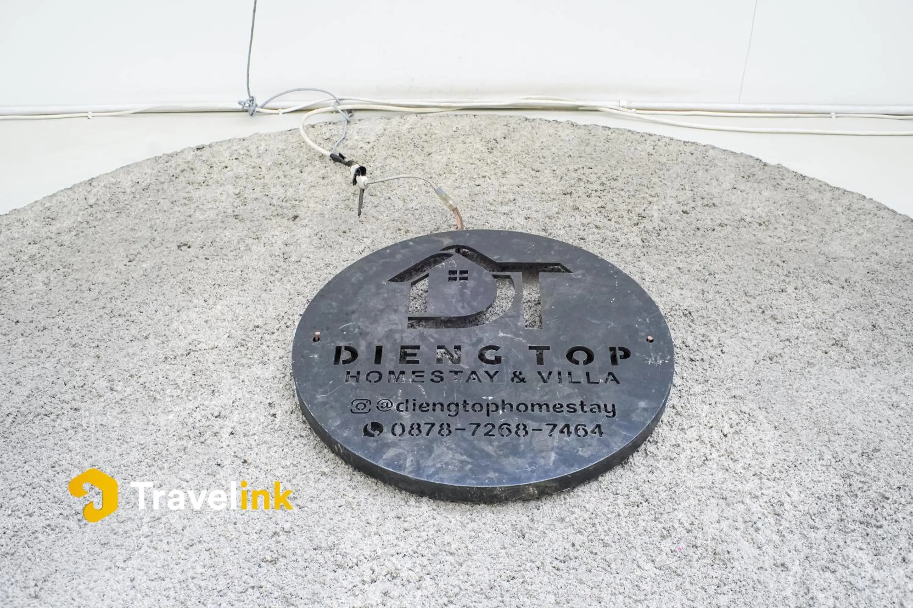 Logo/Certificate/Sign in Dieng Top Syariah By Travelink