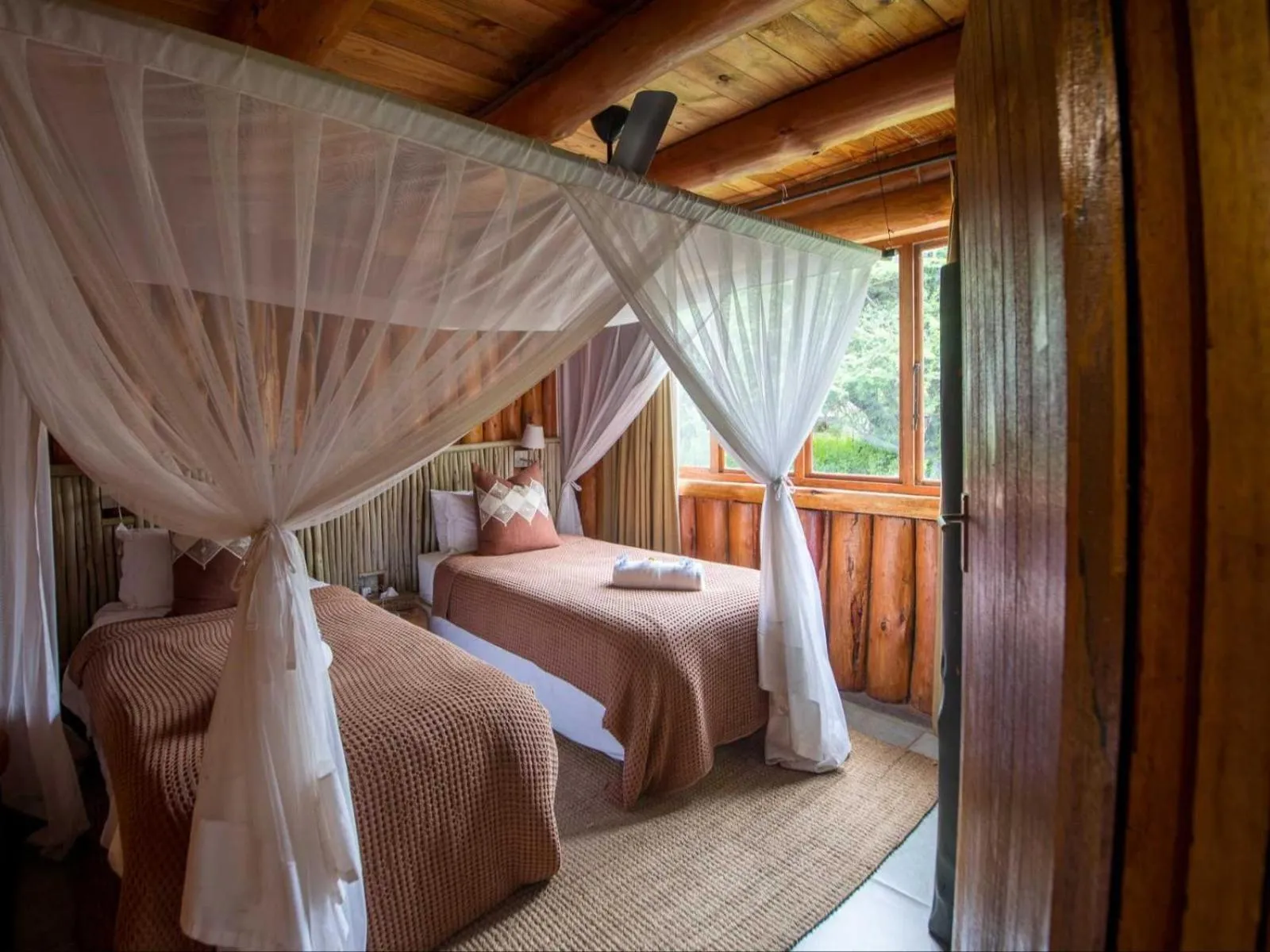 Bedroom, Bed in Rhino River Lodge