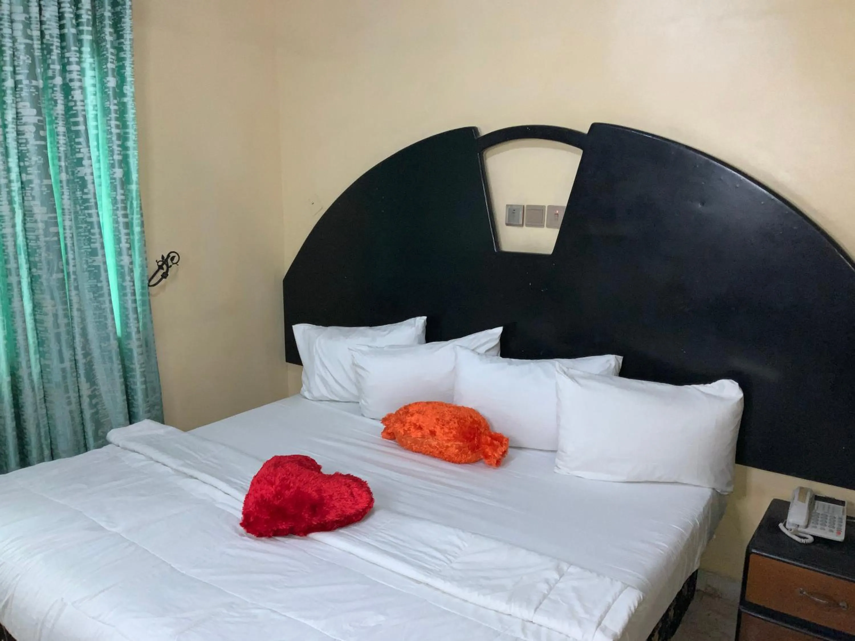 Senators Suites and Towers Hotel