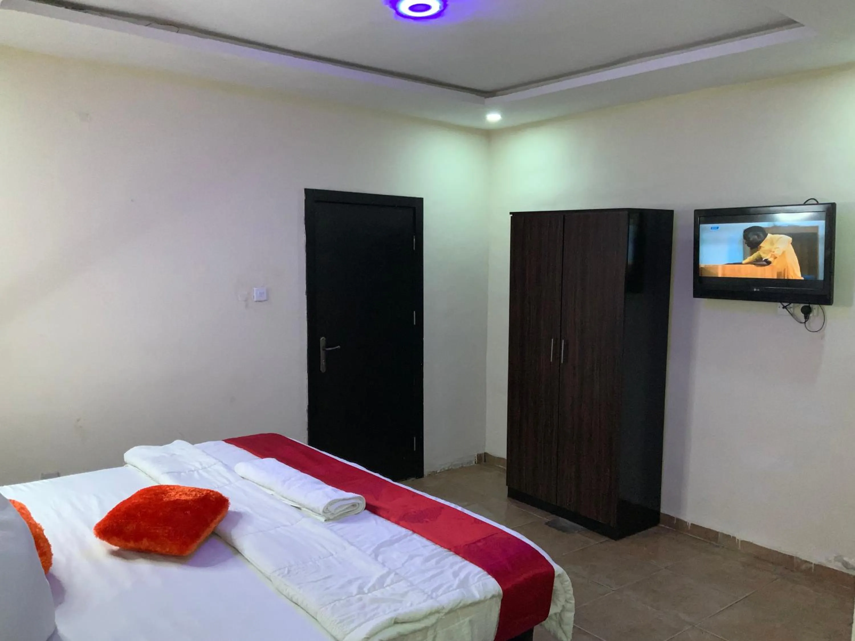 Senators Suites and Towers Hotel