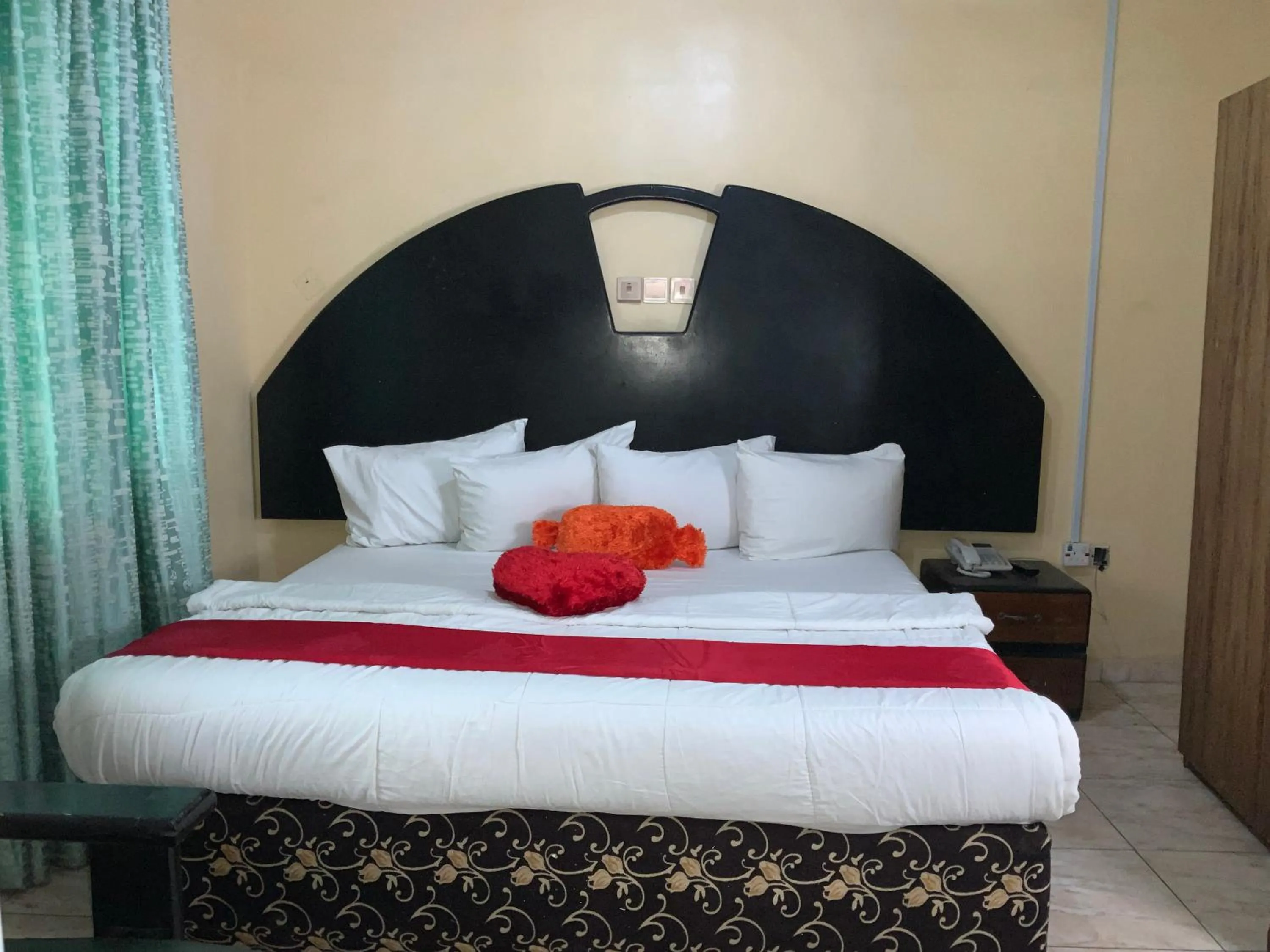 Senators Suites and Towers Hotel