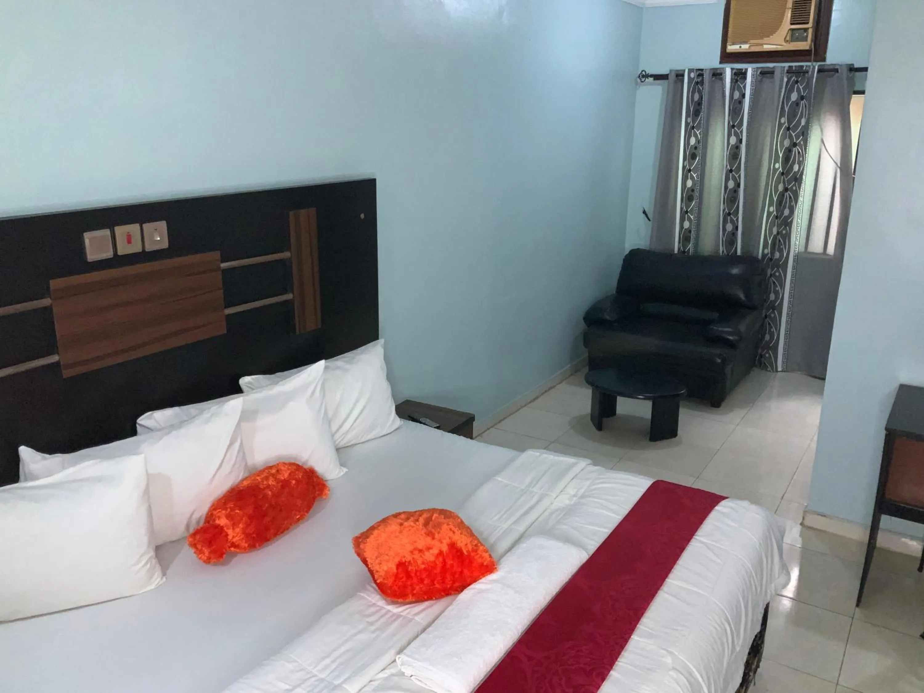 Senators Suites and Towers Hotel