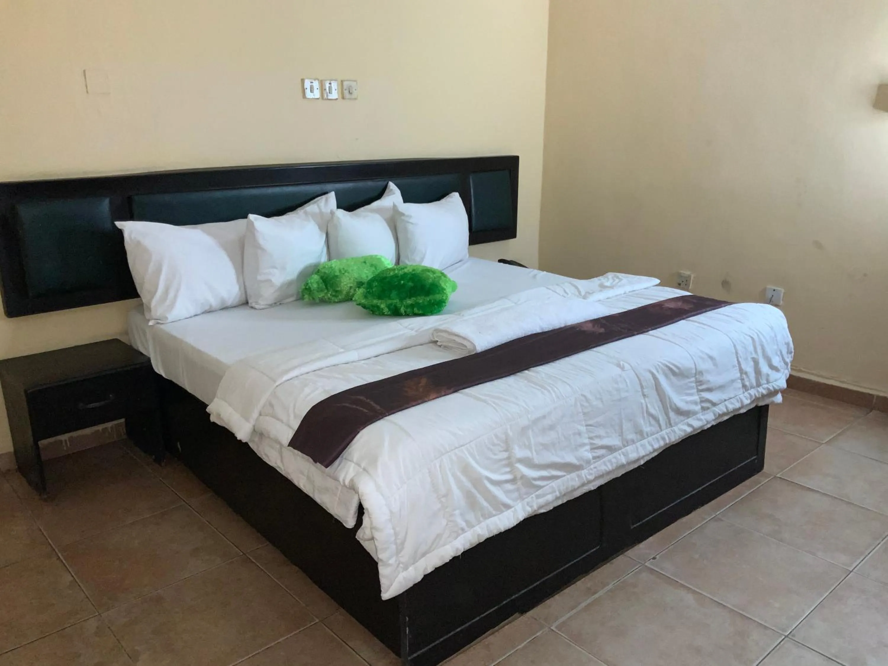 Senators Suites and Towers Hotel