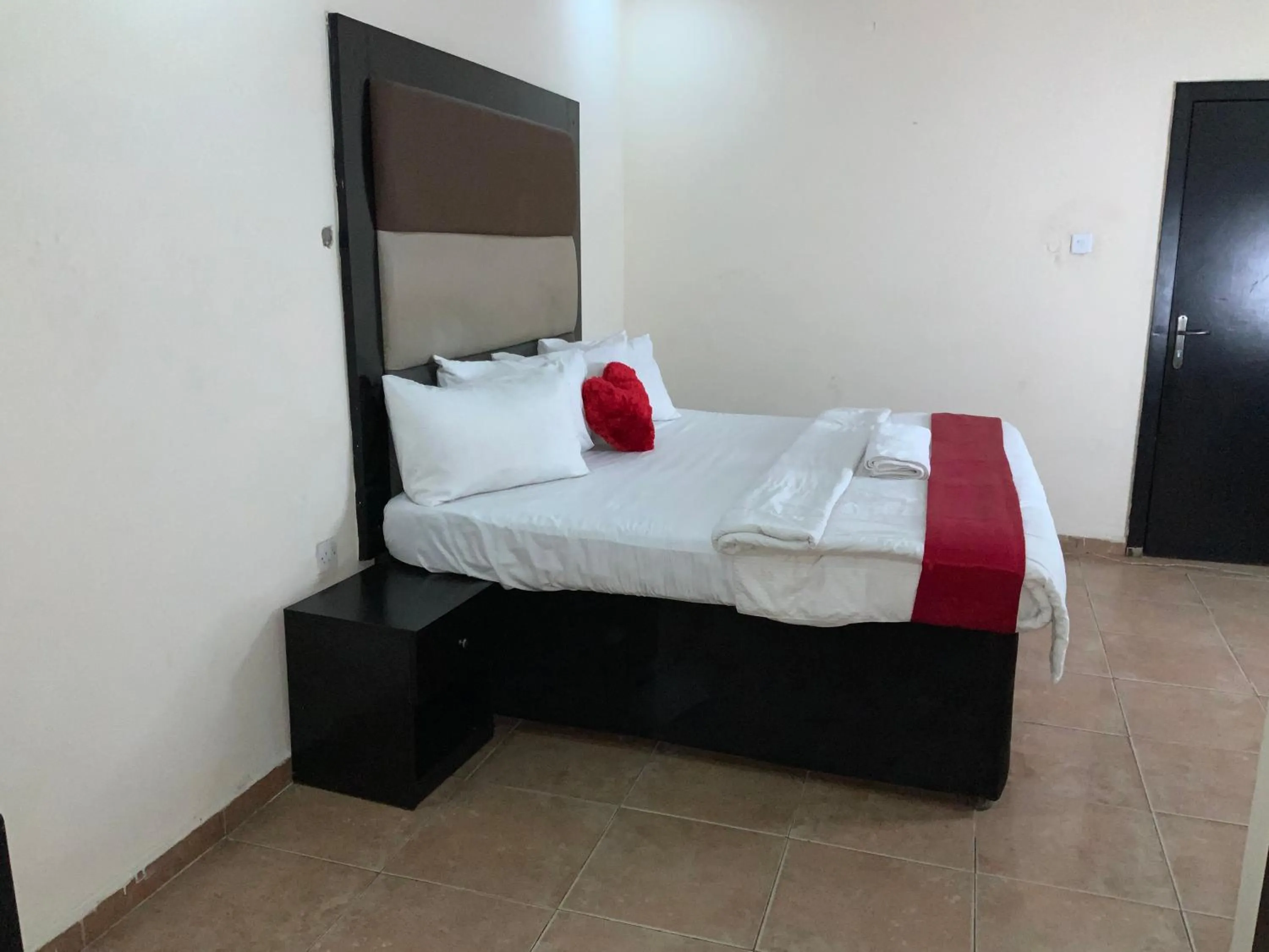 Senators Suites and Towers Hotel