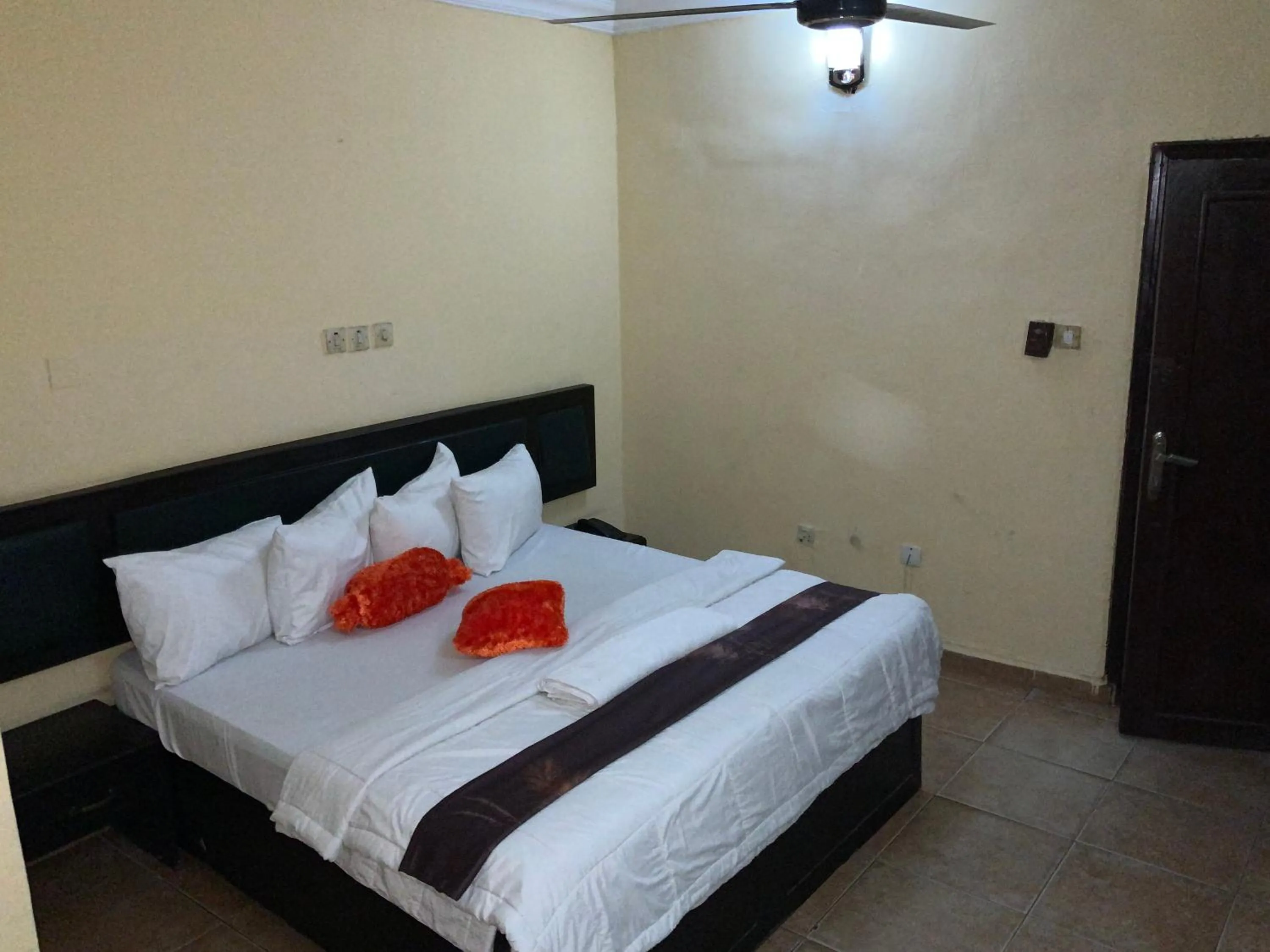 Senators Suites and Towers Hotel